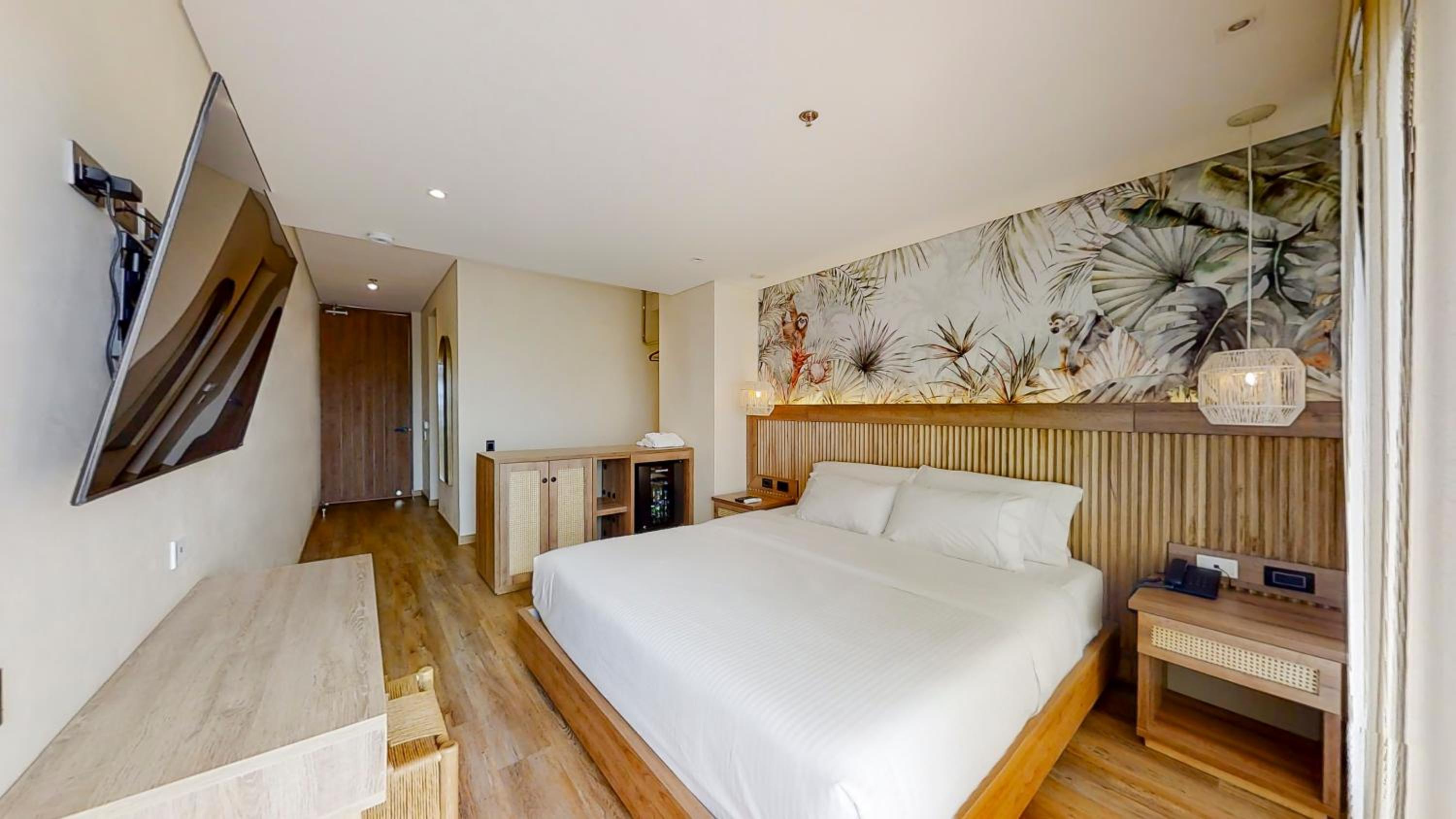 Deluxe Suite with Spa Bath photo 2