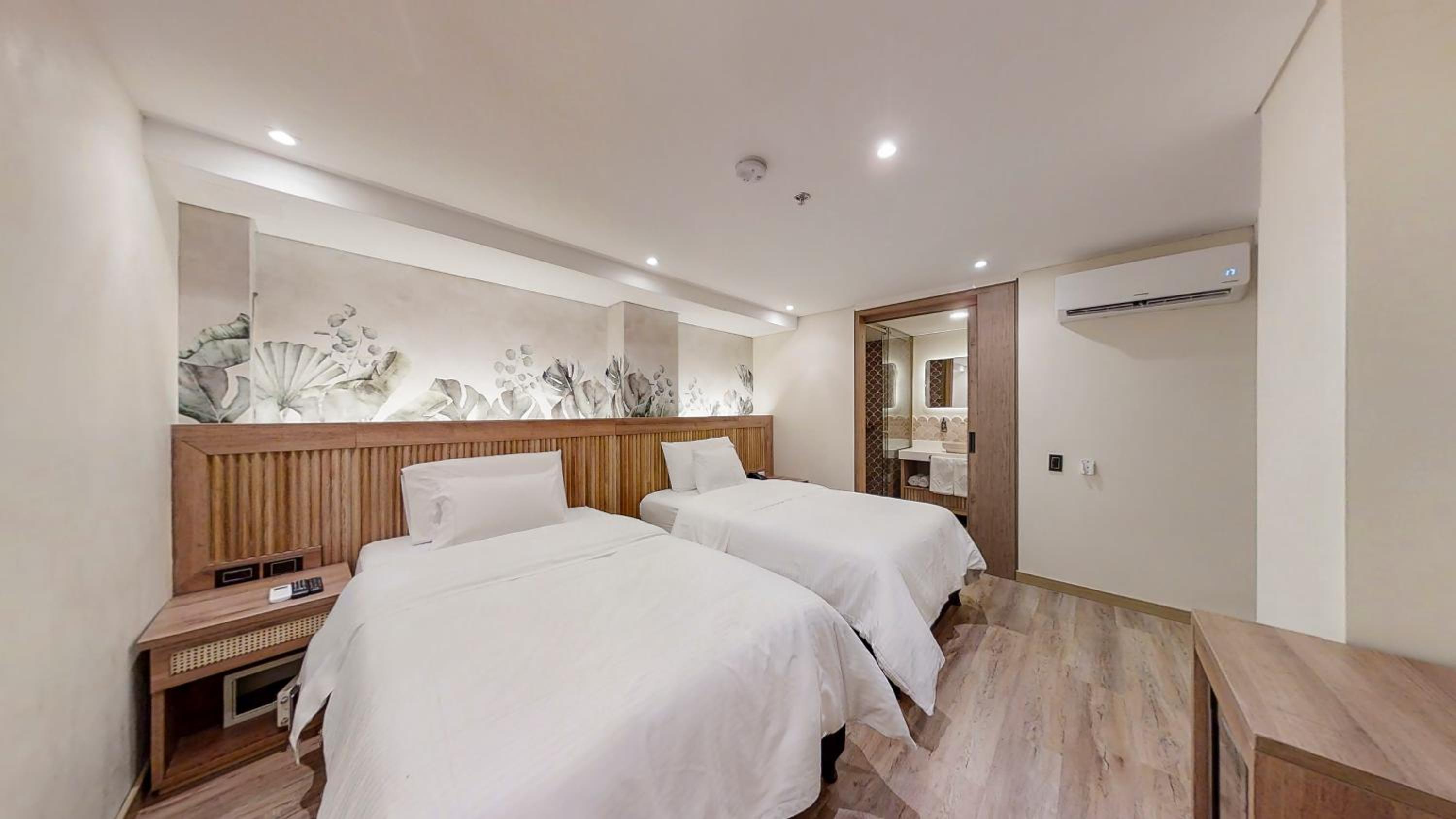Deluxe Double or Twin Room - Basement photo 2