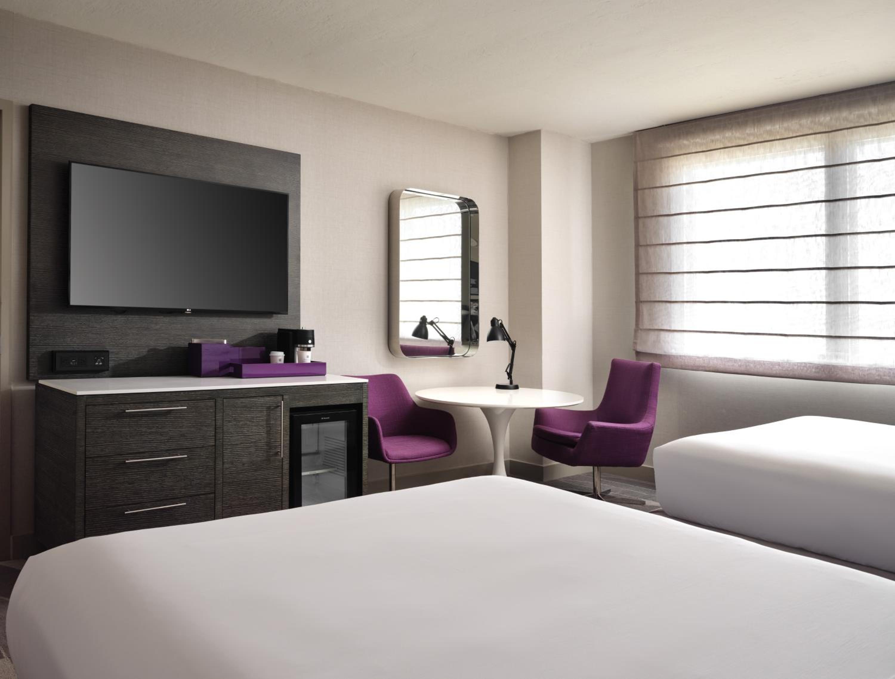 Queen Room with Two Queen Beds and Accessible Shower - Disability Access