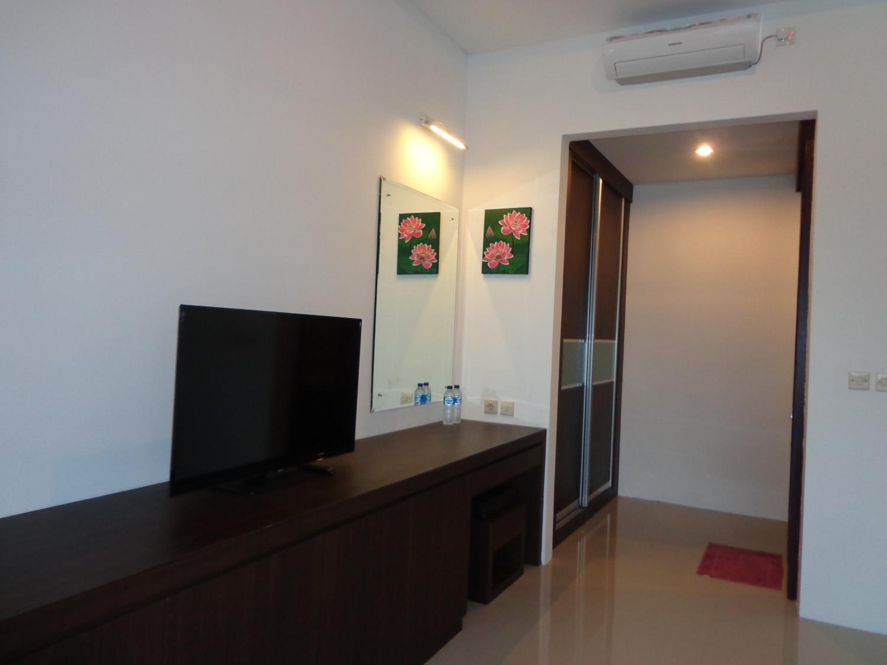 Deluxe Double Room with Pool View - Photo 2