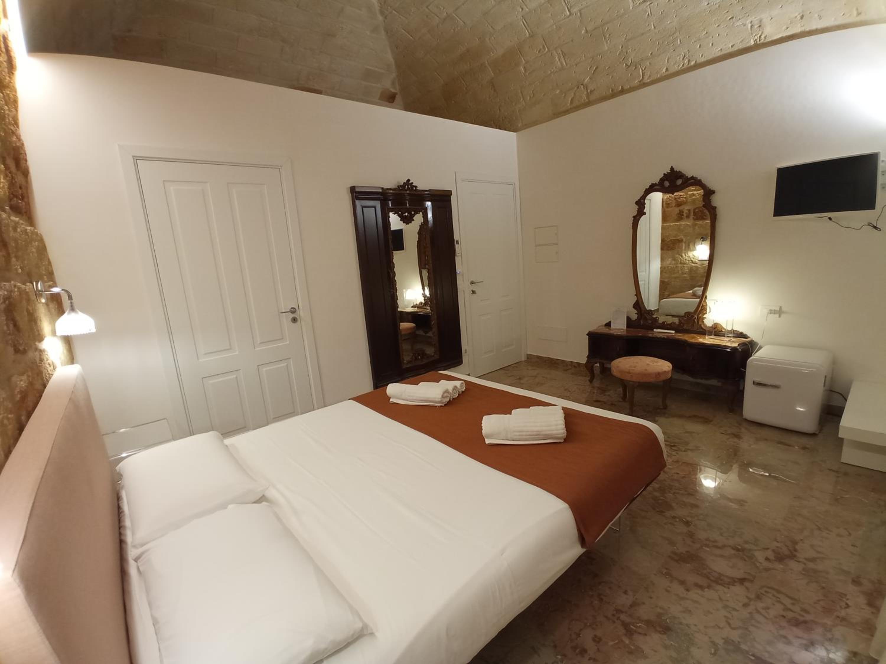 Standard Double Room - Photo 1
