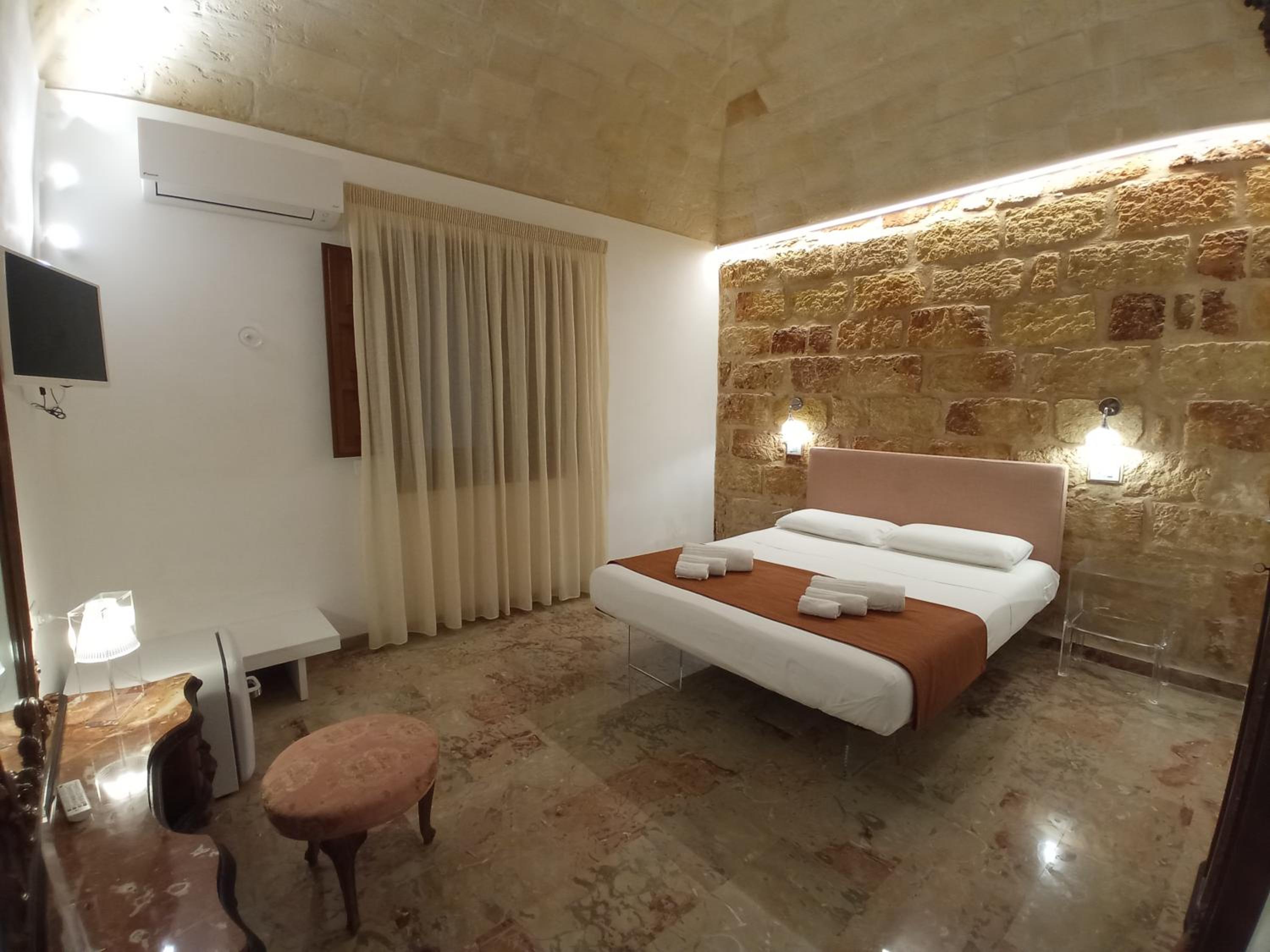 Standard Double Room - Photo 4