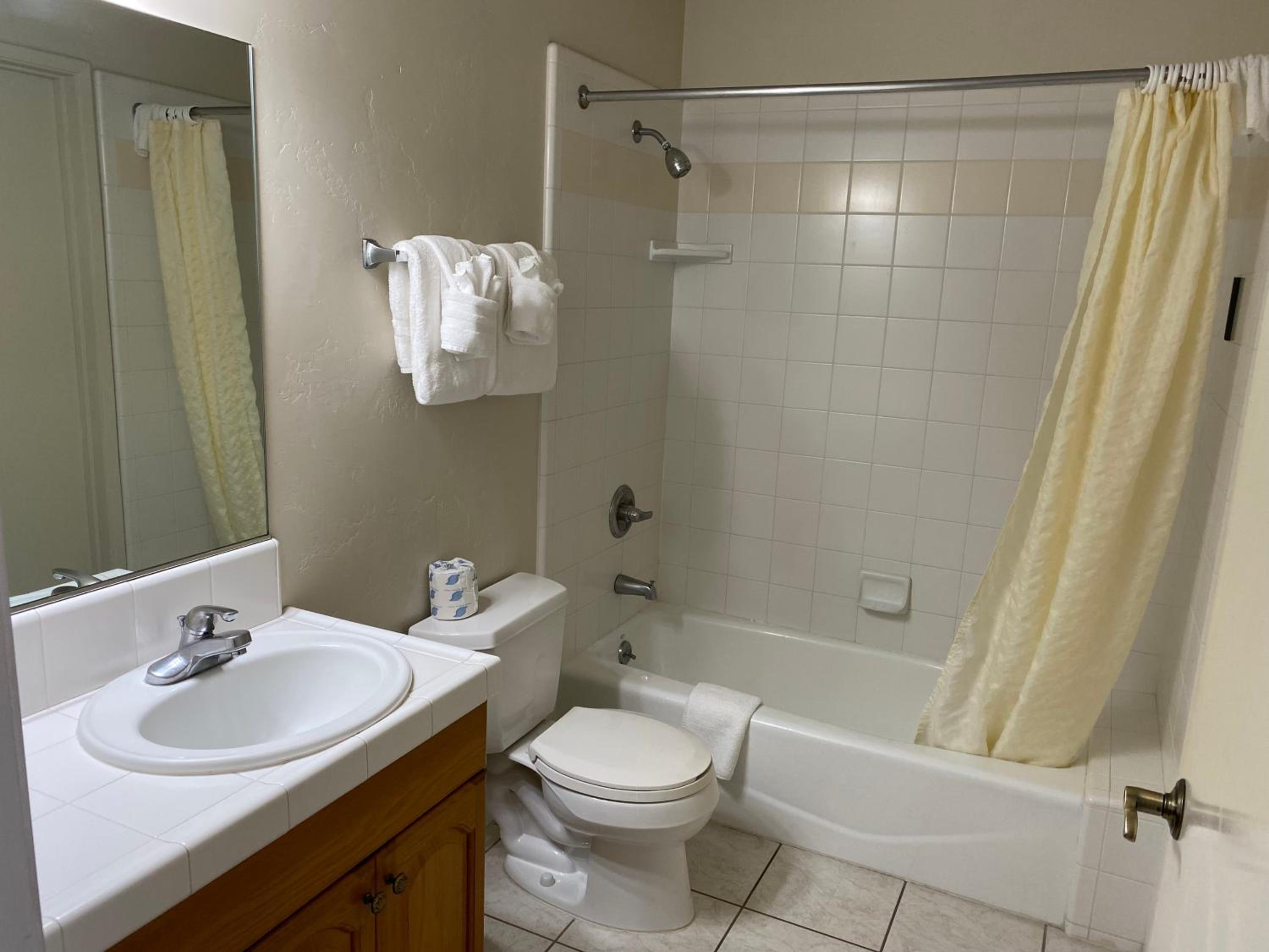 Queen Suite photo 2