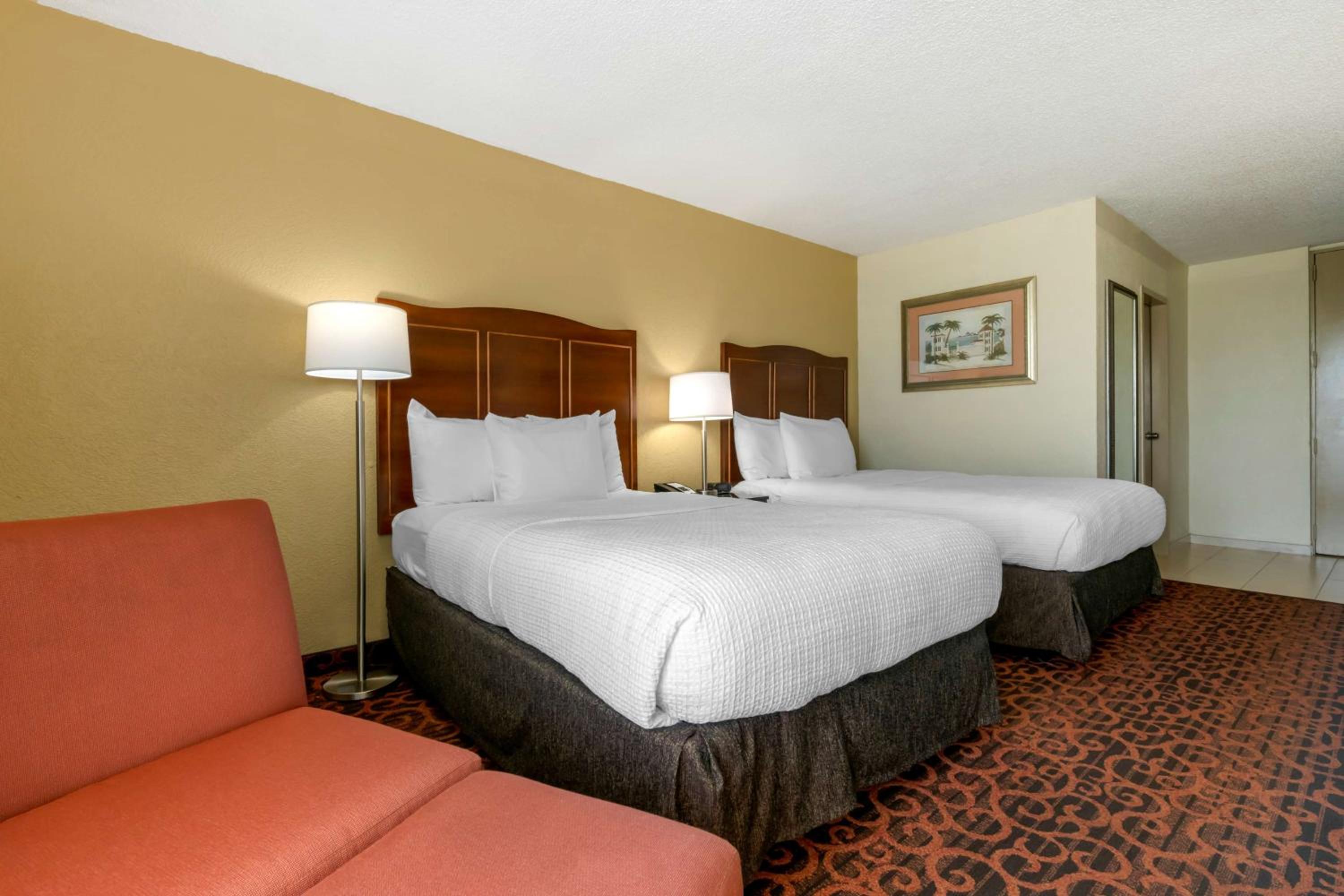 Two Double Beds with Balcony - Non-Smoking - Photo 4