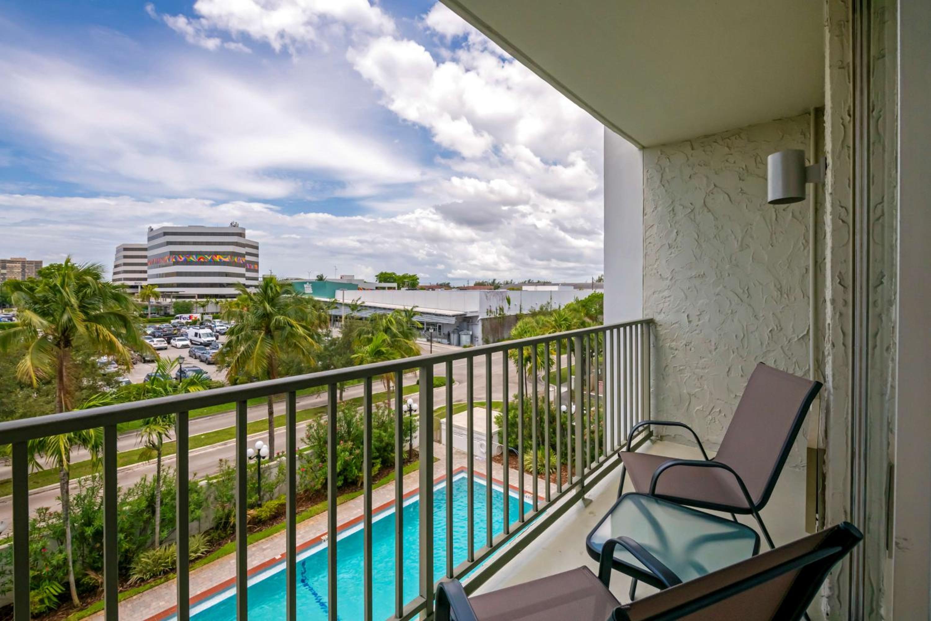 Two Double Beds with Balcony - Non-Smoking - Photo 3