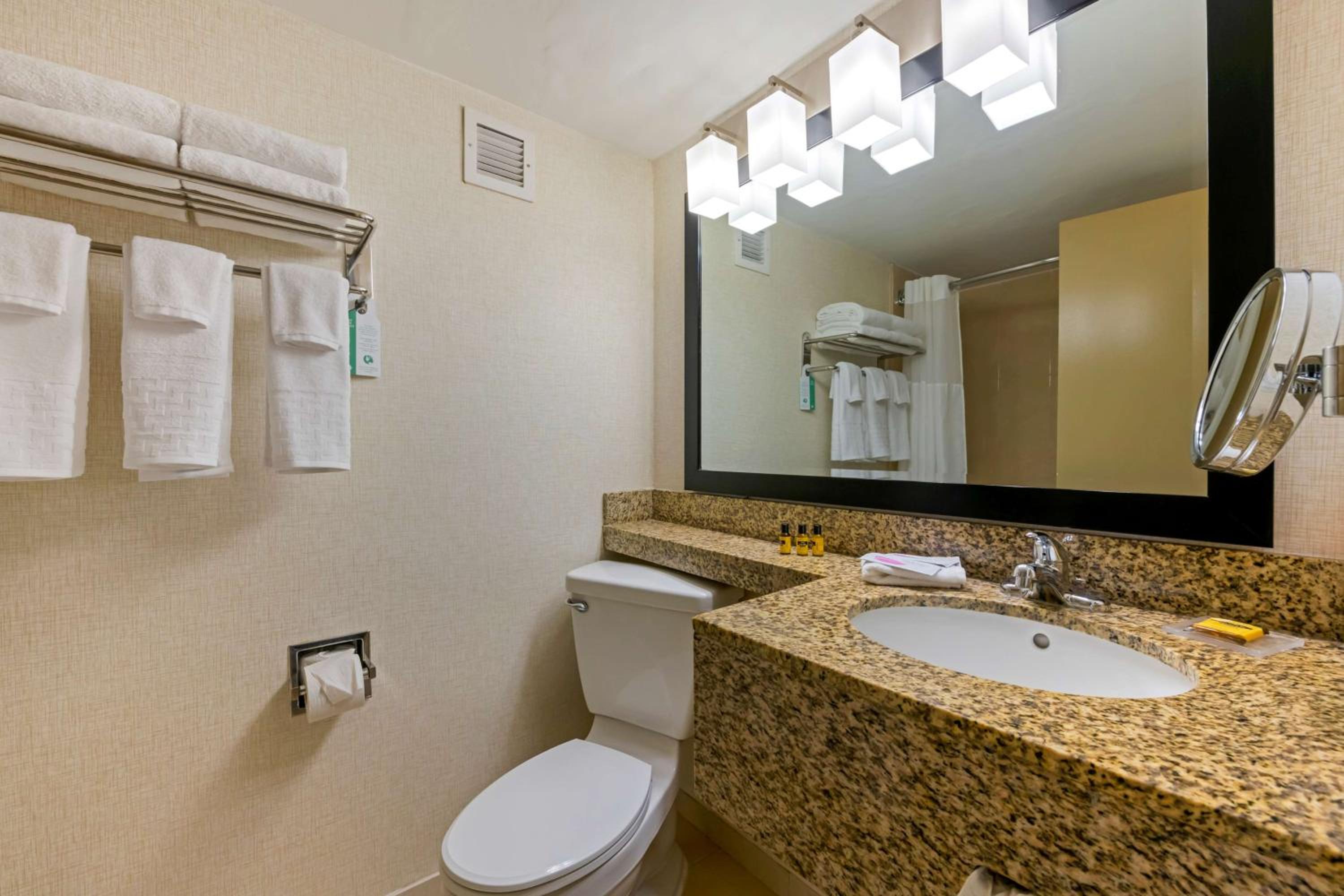King Room with Balcony - Photo 3