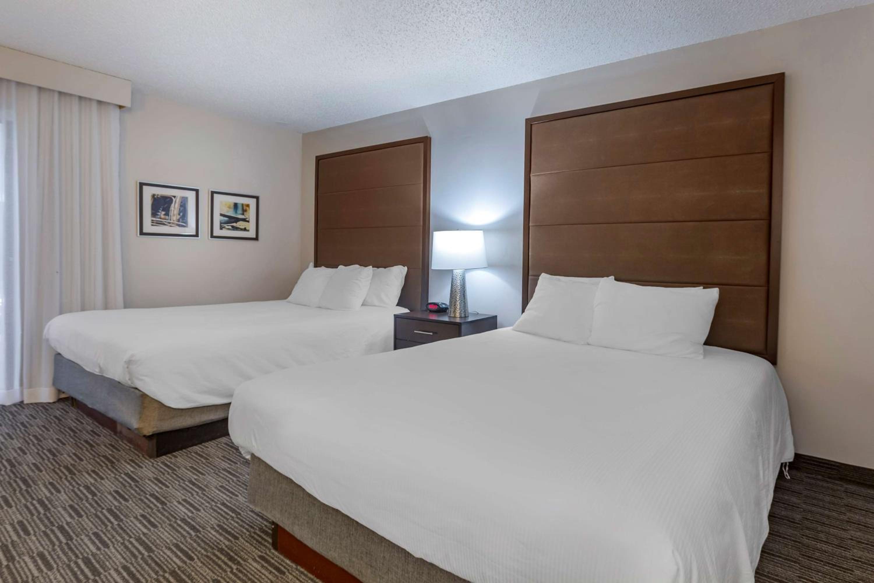 Queen Room With Two Queen Beds - Poolside photo 1