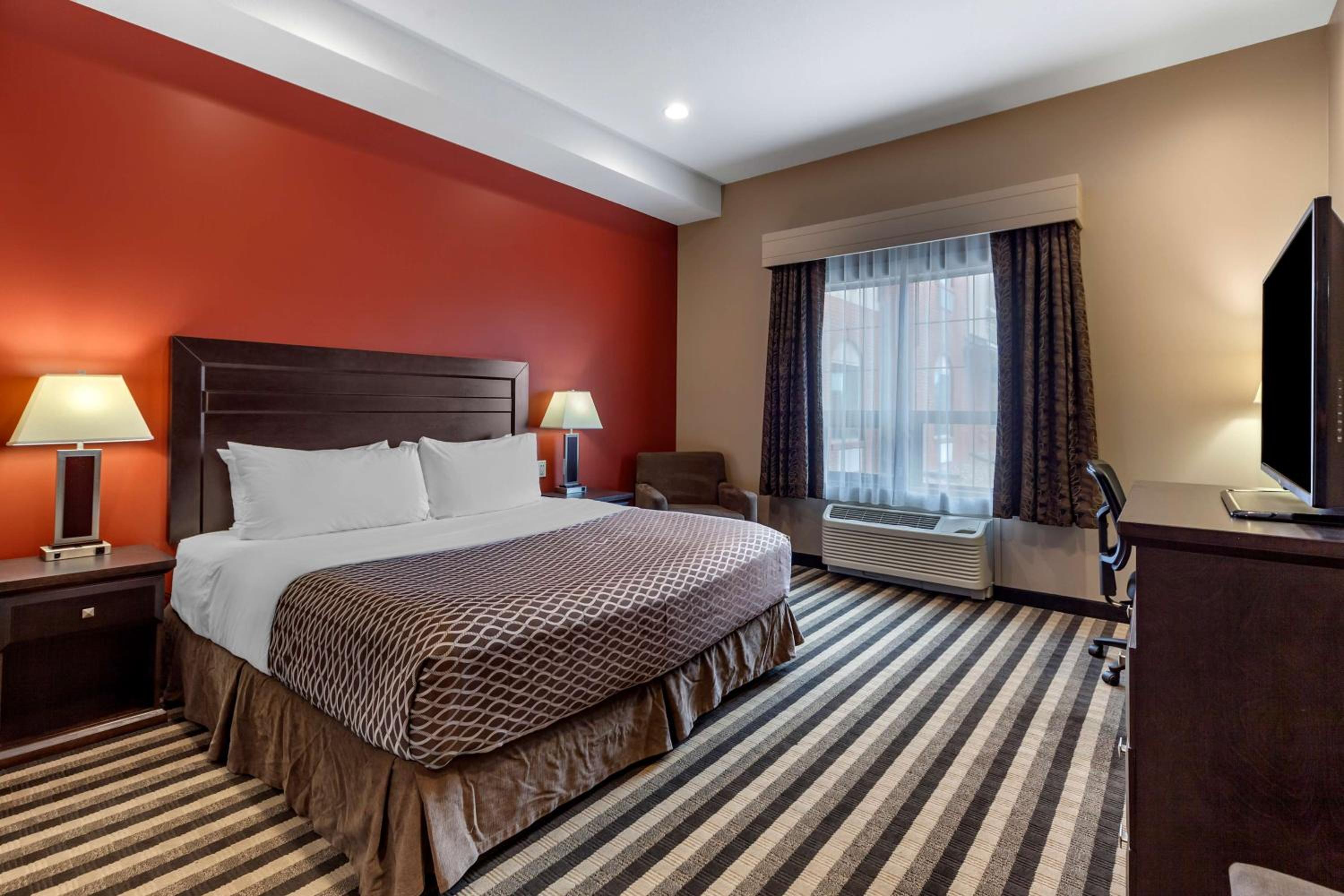King Room with Walk-In Shower - Disability Access/Non-Smoking - Photo 1