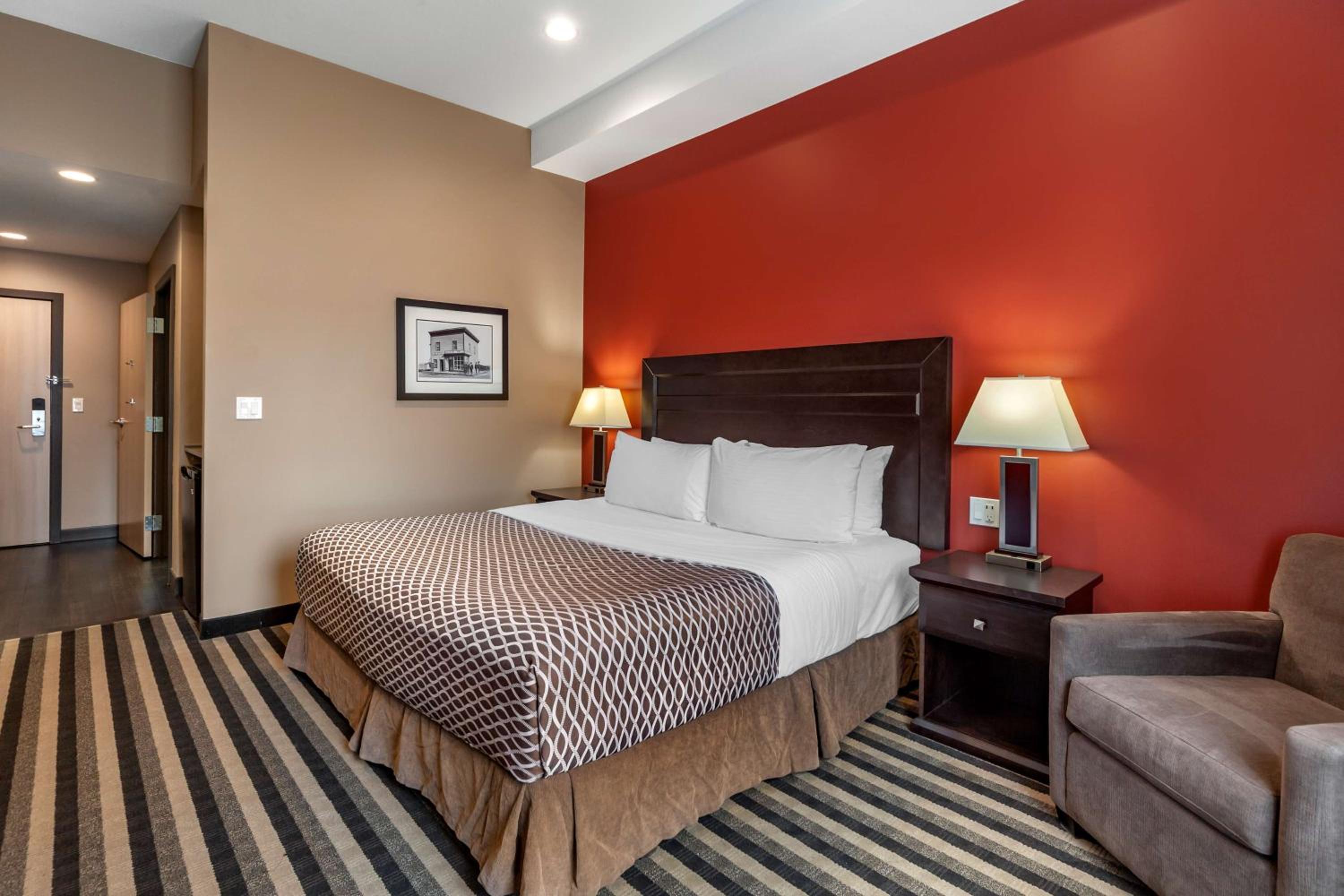 King Room with Walk-In Shower - Disability Access/Non-Smoking - Photo 2