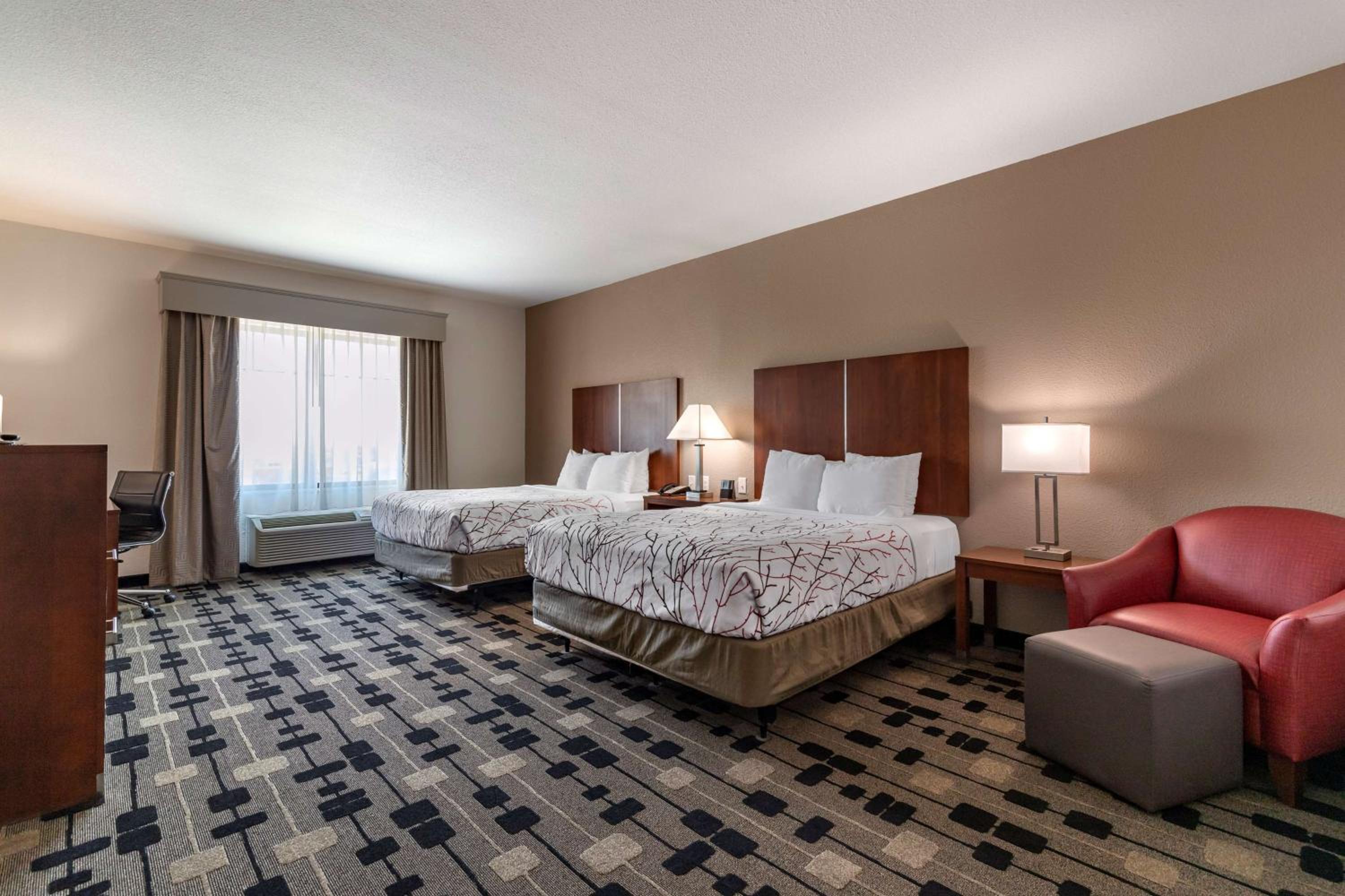 Queen Room with Two Queen Beds and Roll-In Shower - Mobility Access/Non-Smoking photo 1