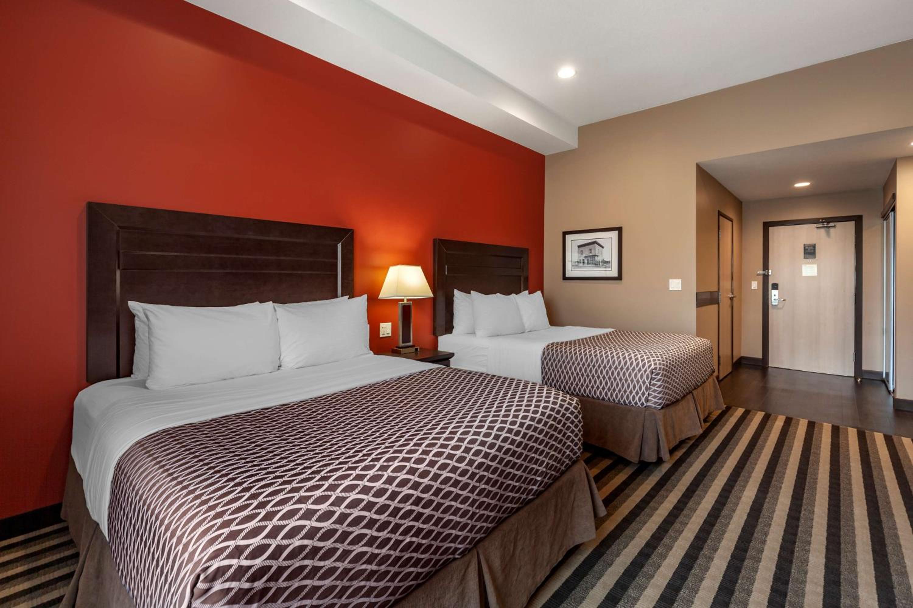 Queen Room with Two Queen Beds - Non-Smoking - Photo 4