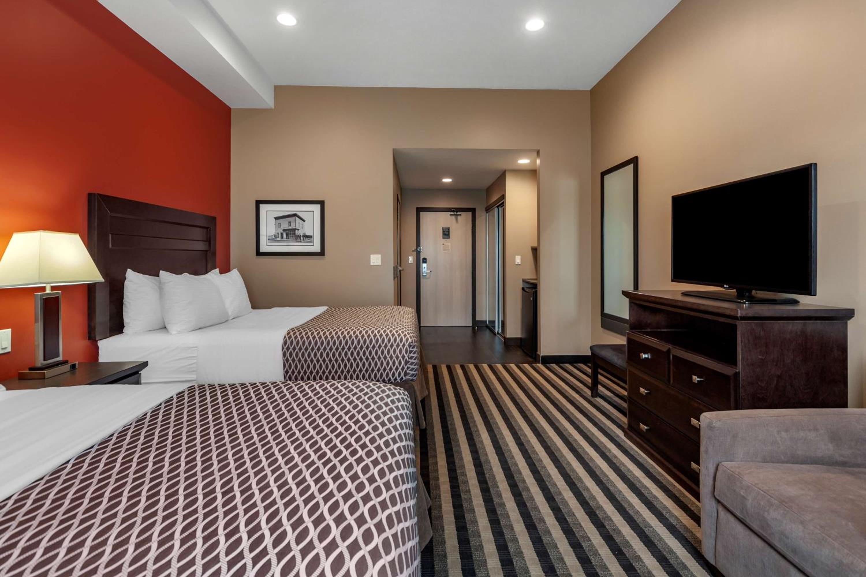 Queen Room with Two Queen Beds - Non-Smoking - Photo 2