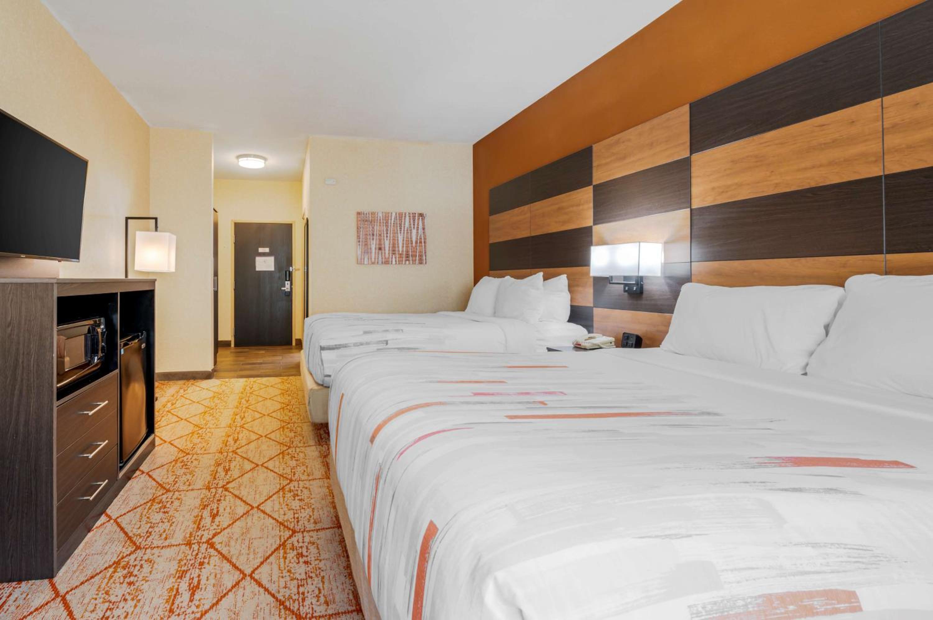 Queen Room with Two Queen Beds and Communication Assistance - Photo 3