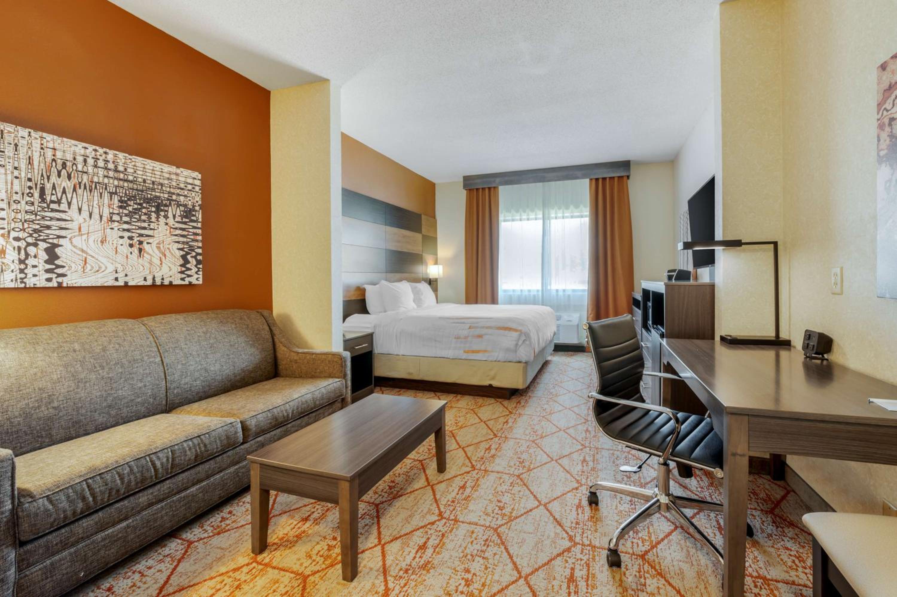 King Room with Sofa Bed - Photo 1