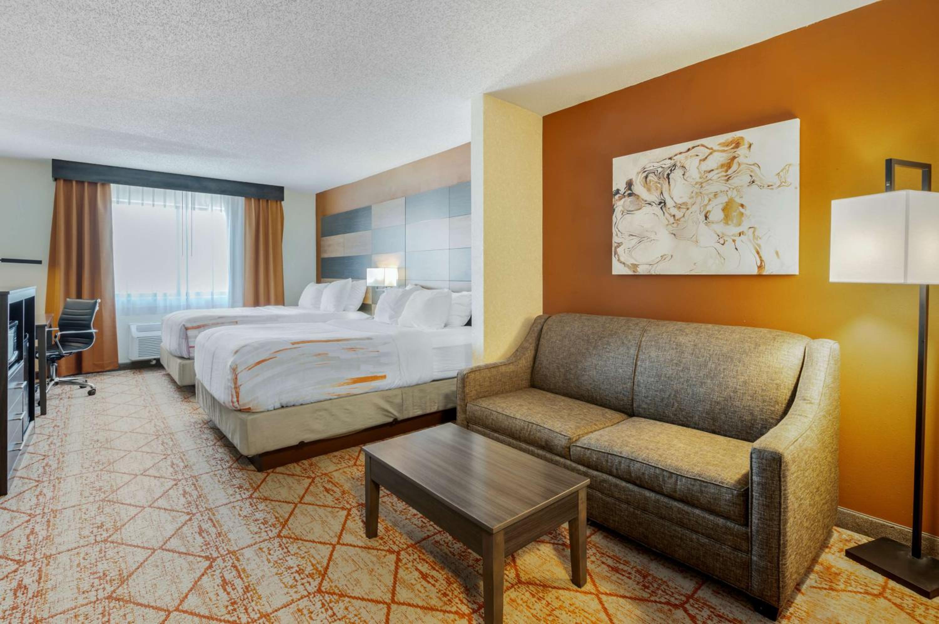 Queen Room with Two Queen Beds and Sofa Bed - Photo 2
