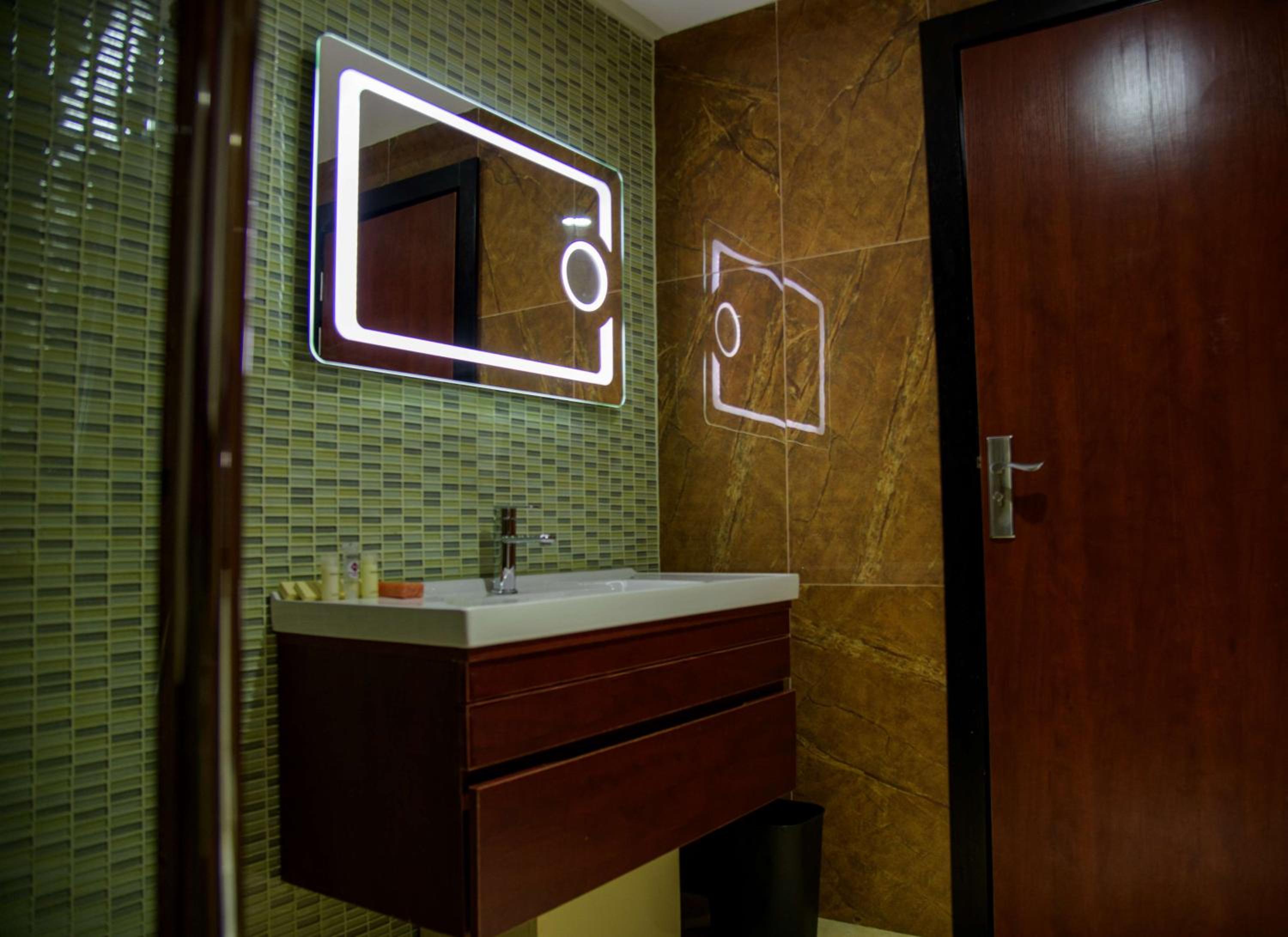 King Room with City View - Non-Smoking photo 2
