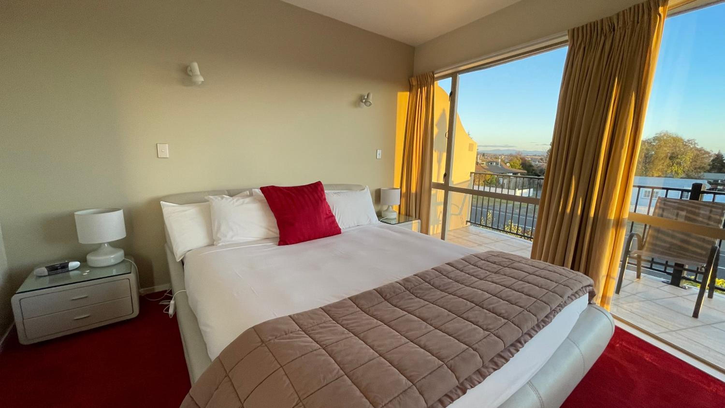 Deluxe Suite with Spa Bath - Photo 1