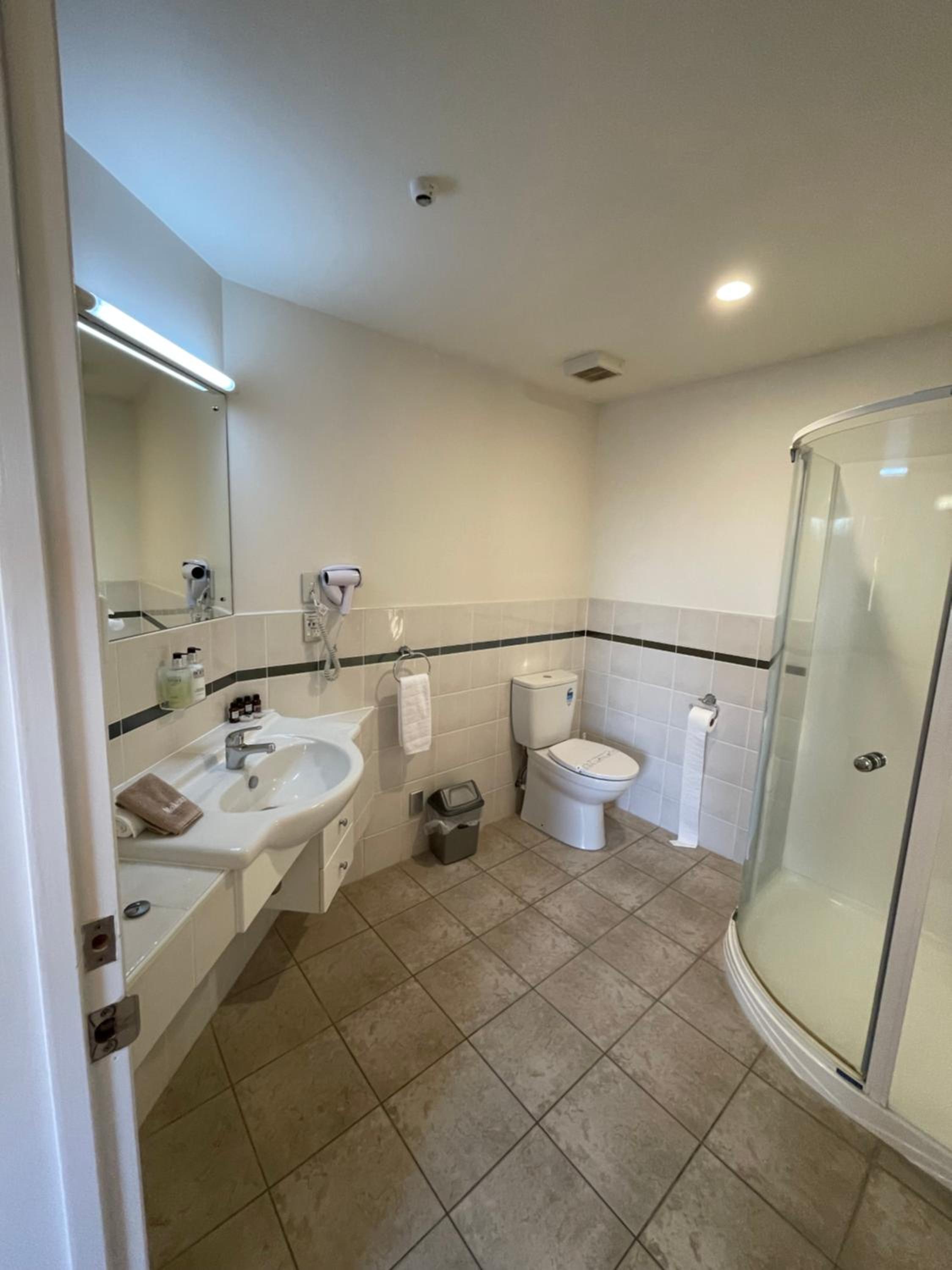 Two-Bedroom Suite - Photo 4