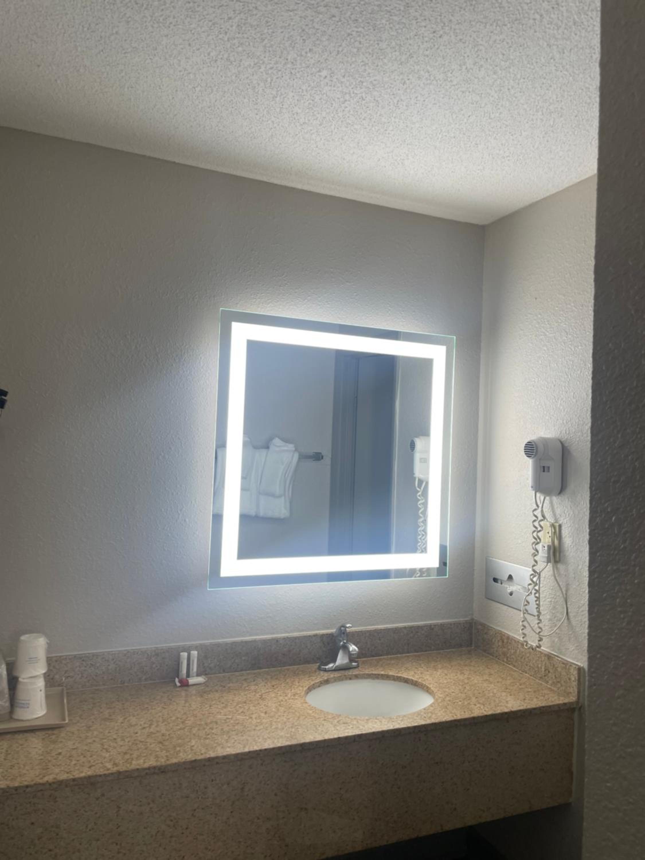 King Room - Non-Smoking - Photo 6