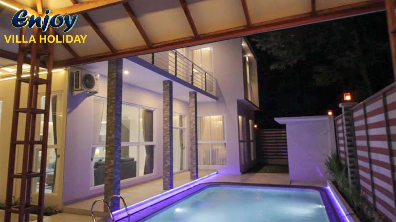 Villa with Private Pool - Photo 31