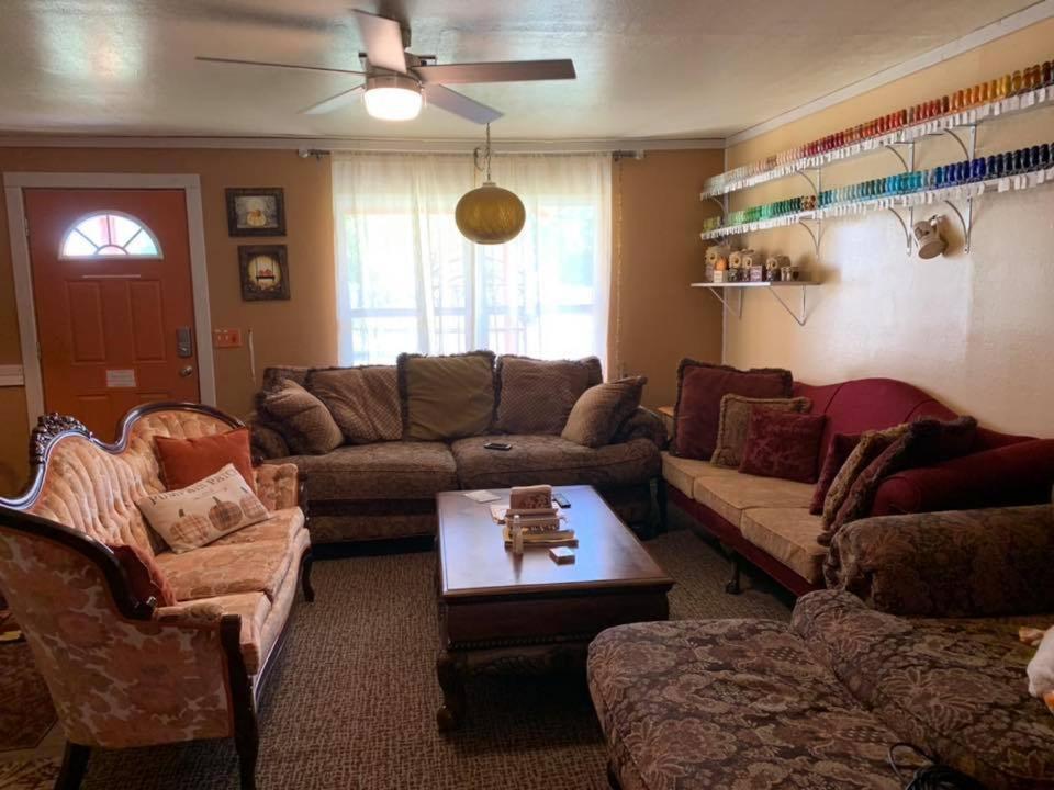 Three-Bedroom House photo 3