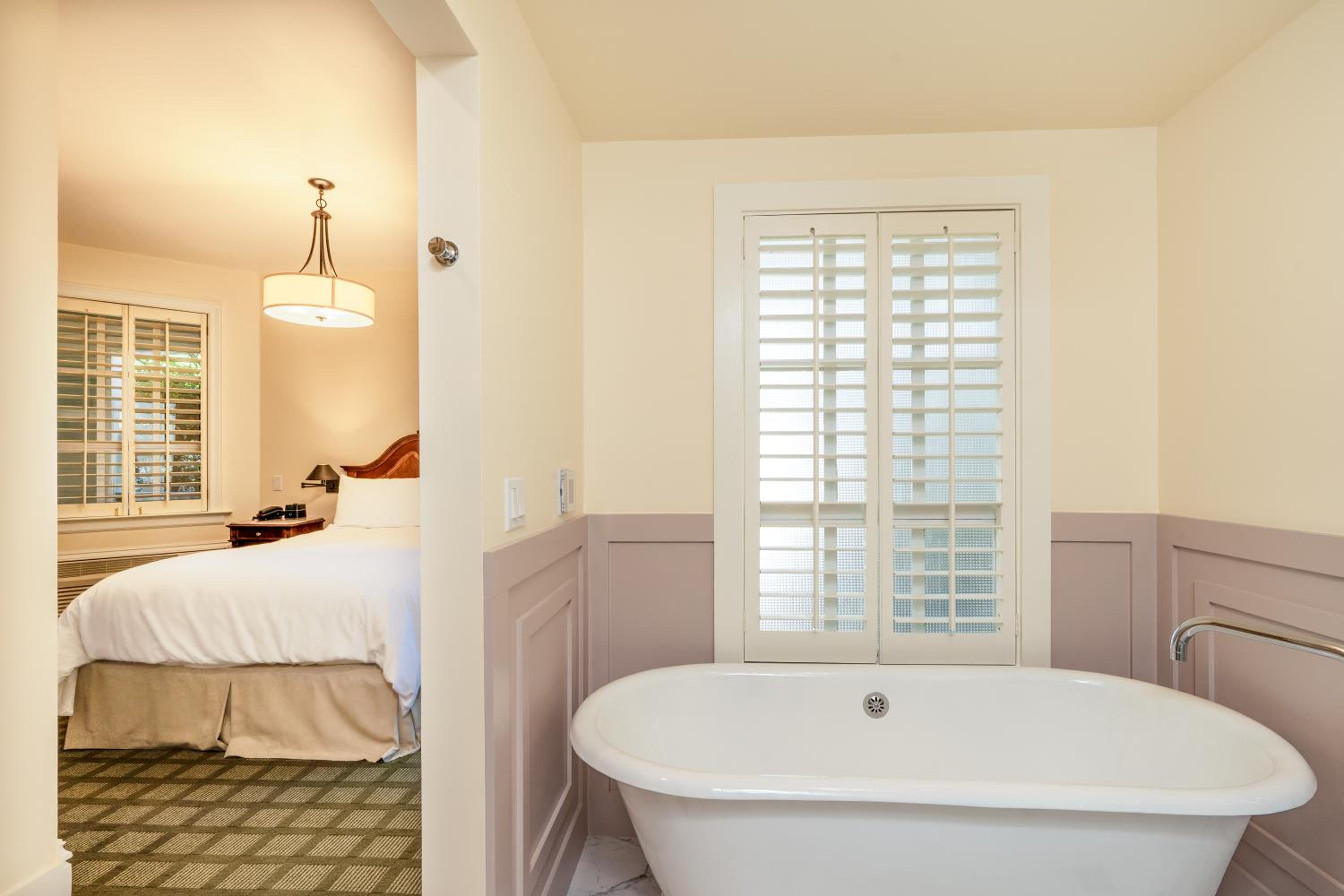 Queen Room with Sofa Bed, Fireplace and Private Patio - Non-Smoking