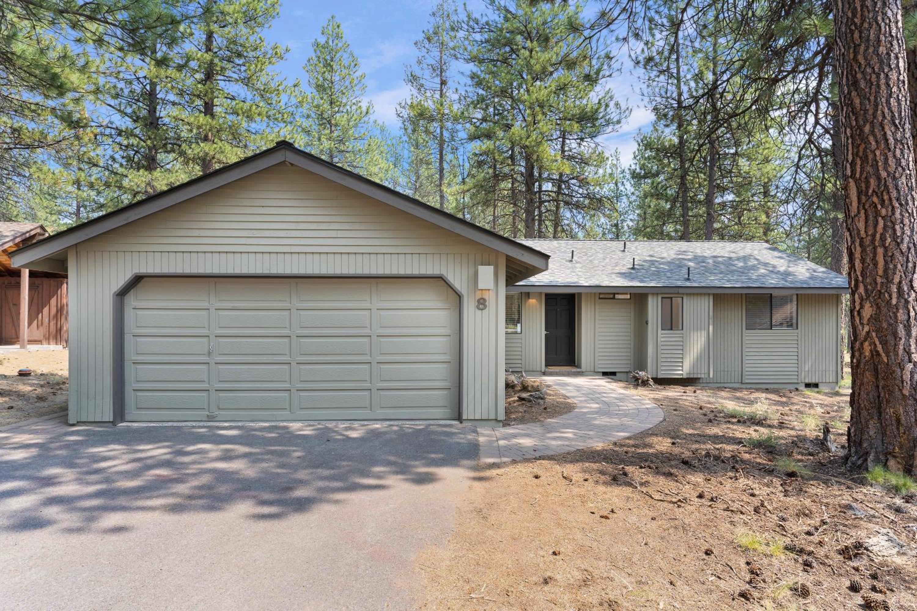 Three-Bedroom House photo 2