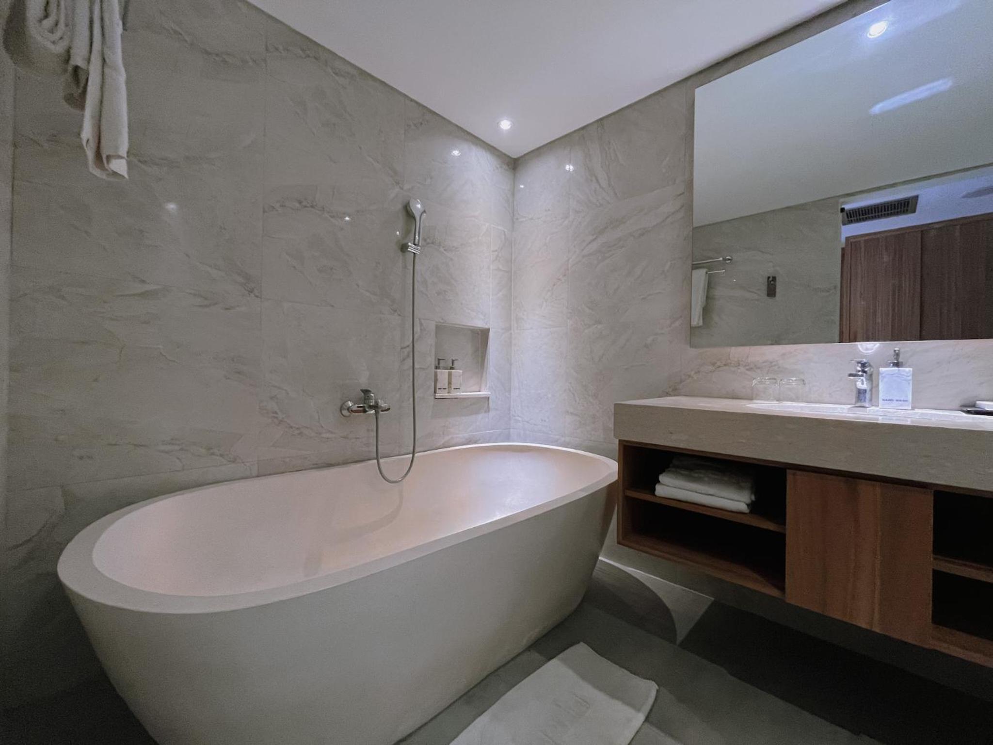 Grand Deluxe Room - Photo 5