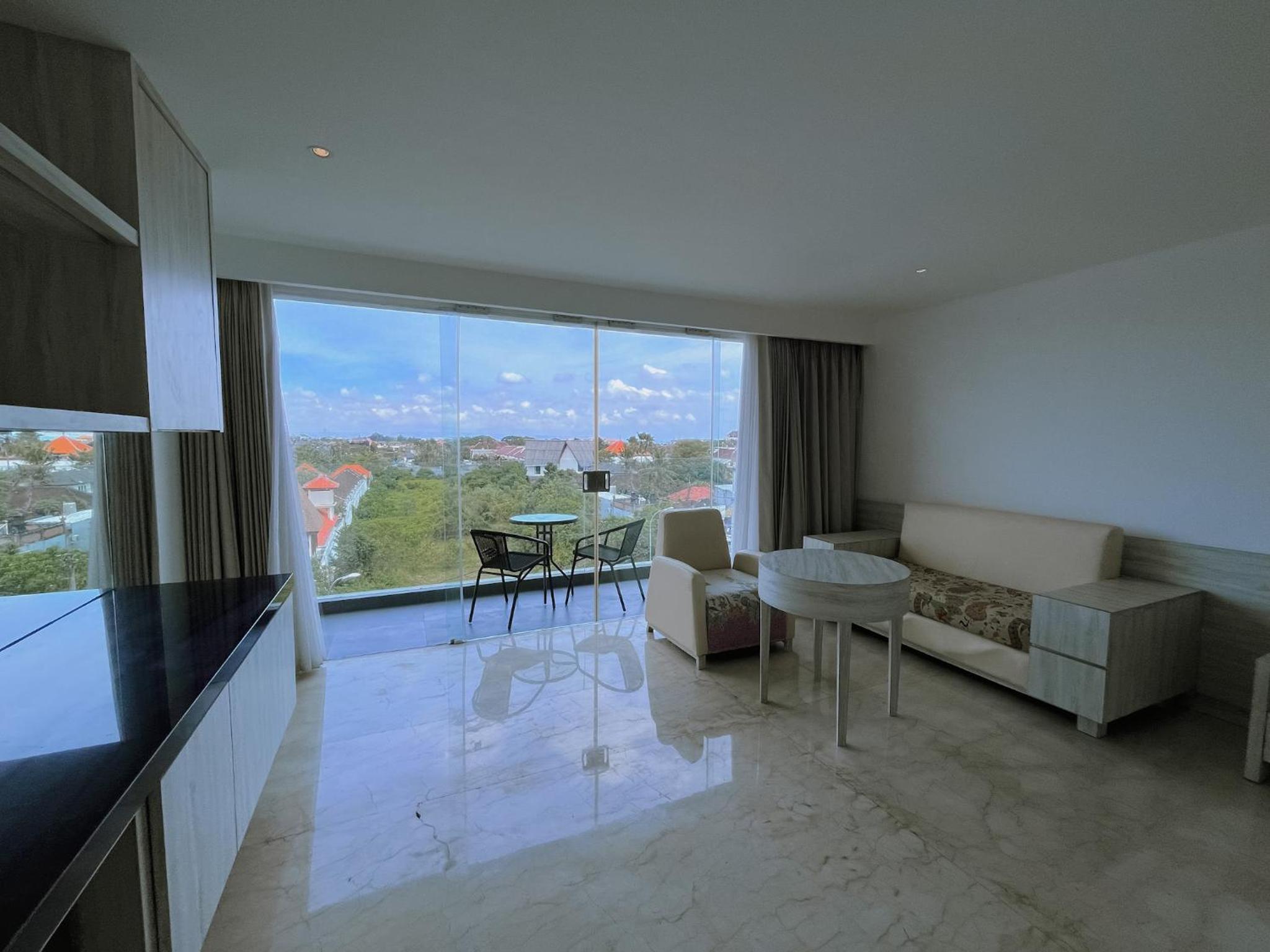 Suite Room - Photo 11