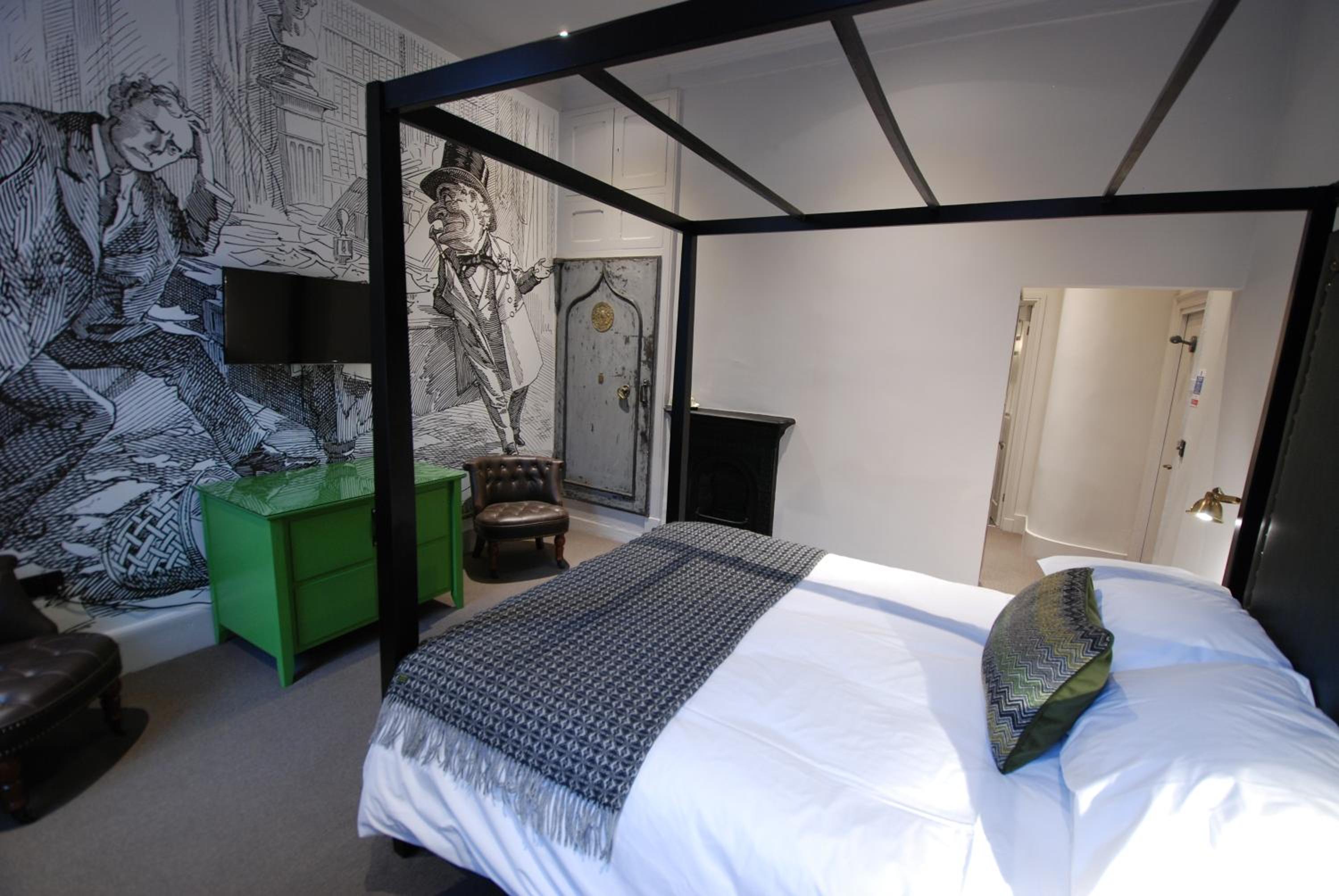 Luxury King Room with Four-Poster Bed - Photo 2
