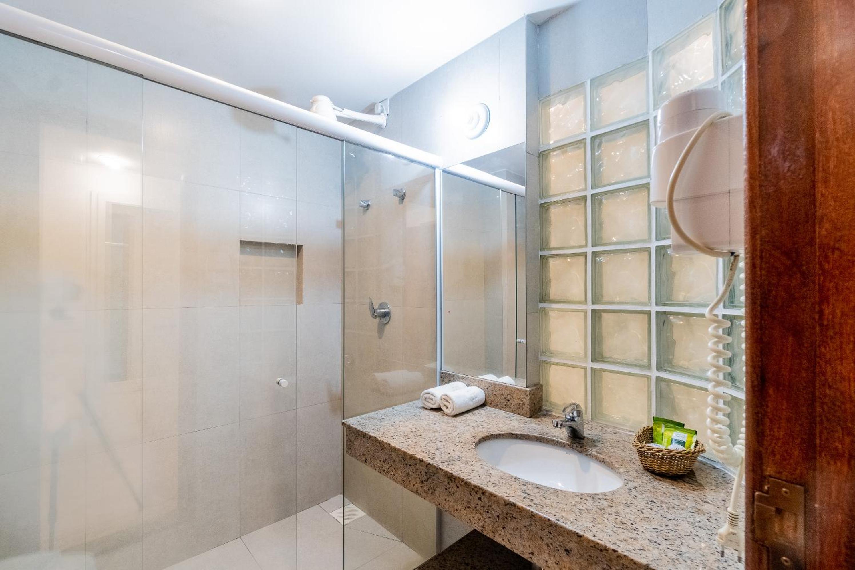 Standard Suite - Photo 5