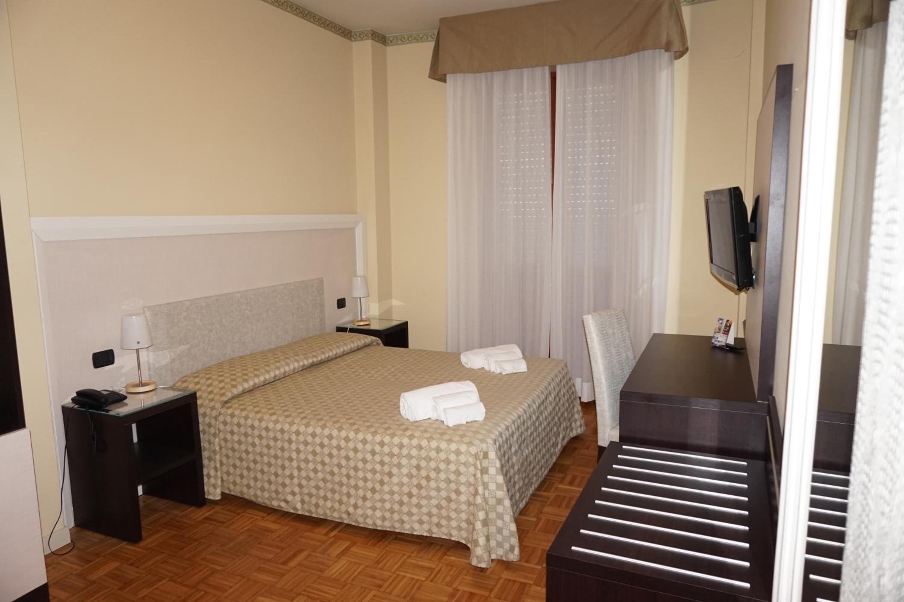 Double Room - Photo 5