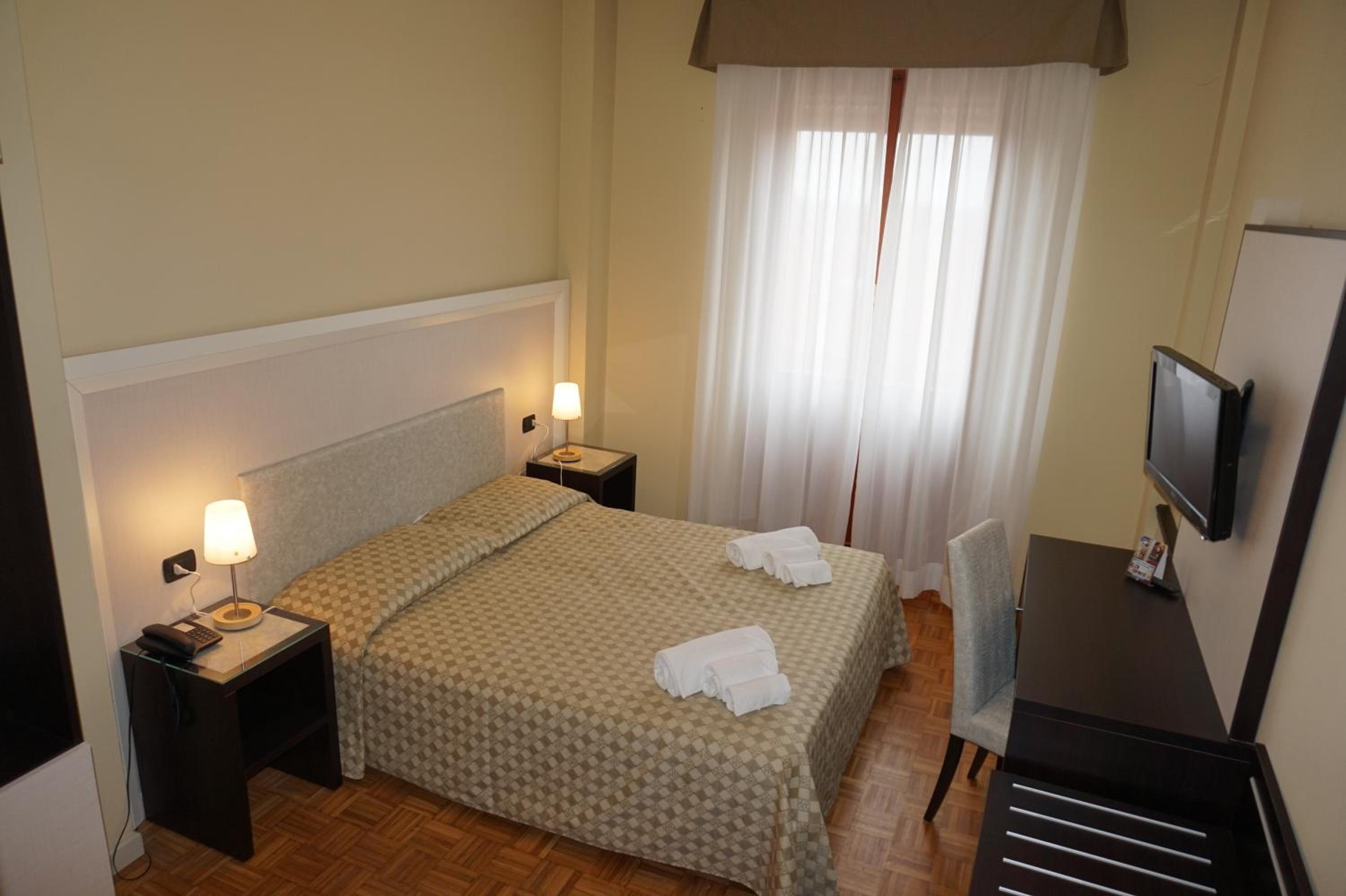 Double Room - Photo 2