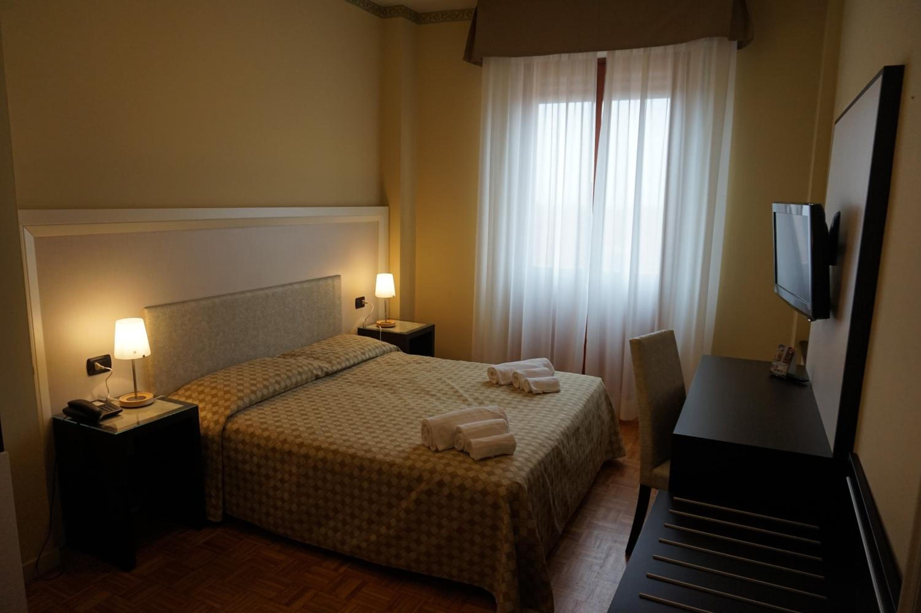 Double Room - Photo 3