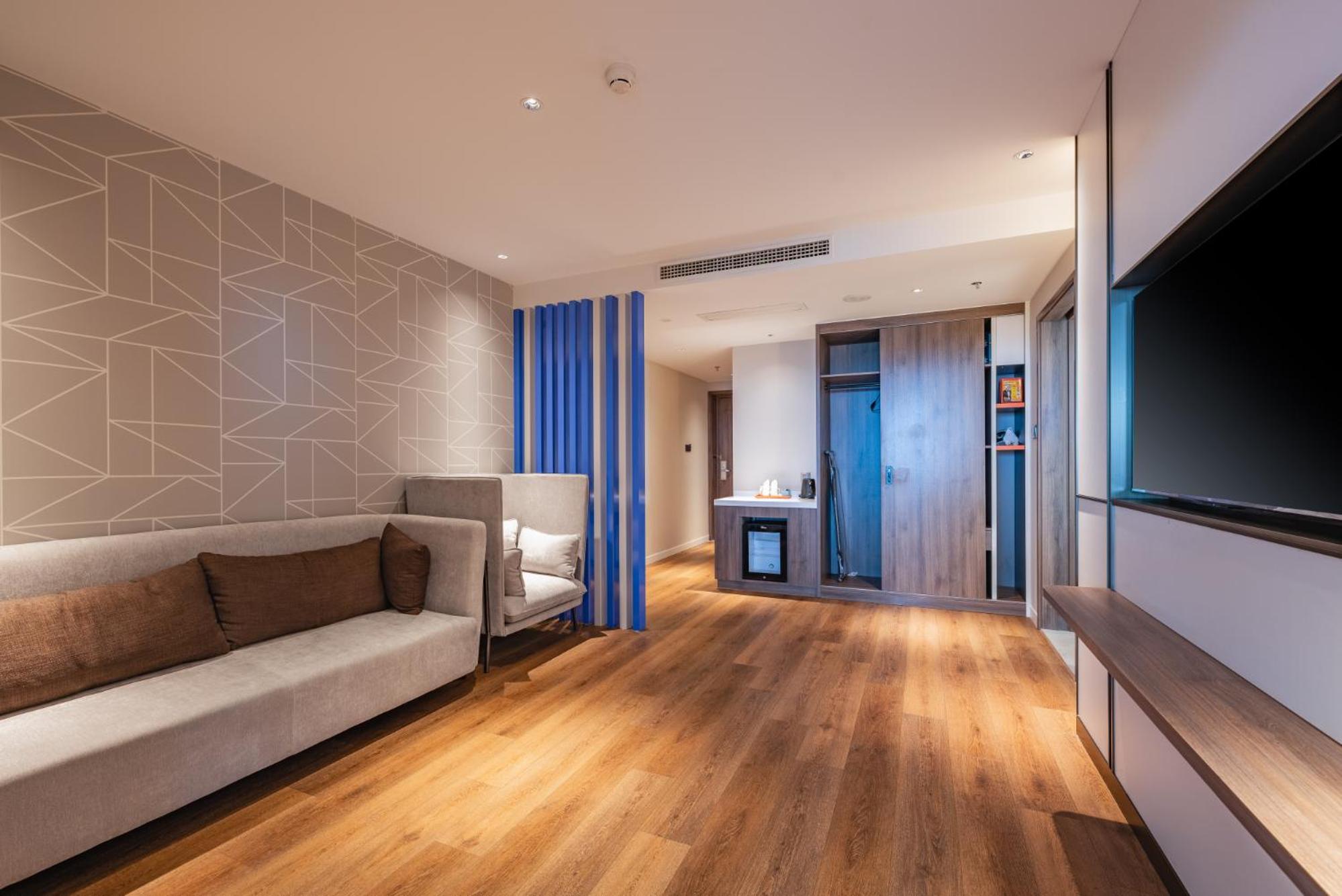 Two-Bedroom Suite - Photo 4