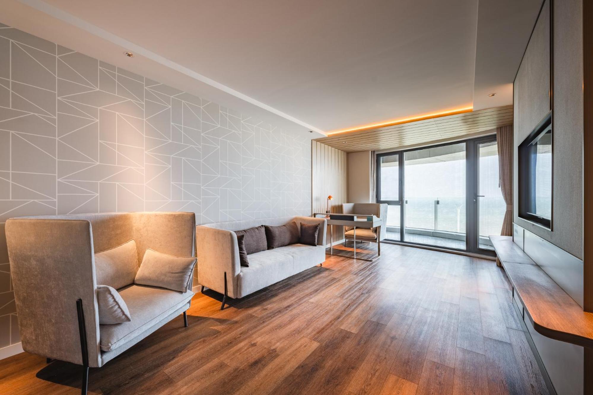 One-Bedroom Suite with Sea View - Photo 5