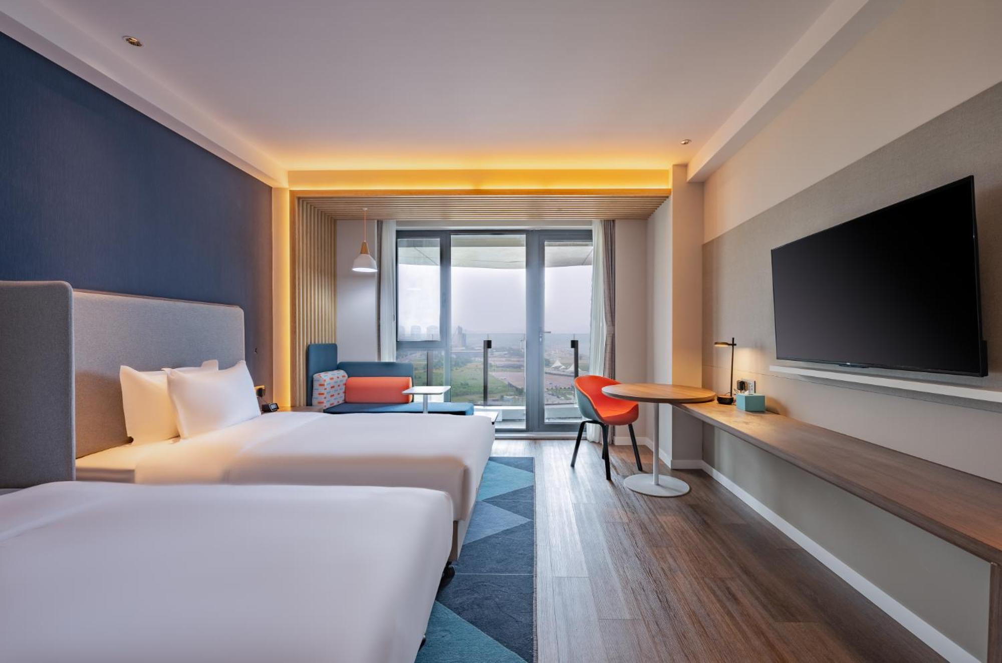 Large Twin Room with Sea View - Photo 2