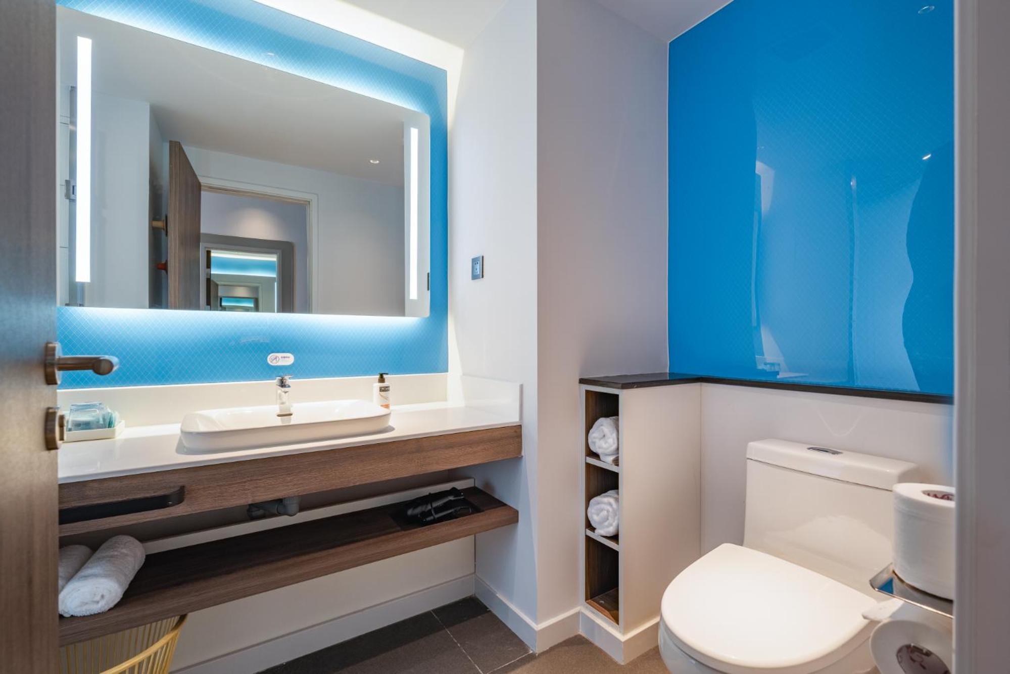 Standard King Room - Photo 3