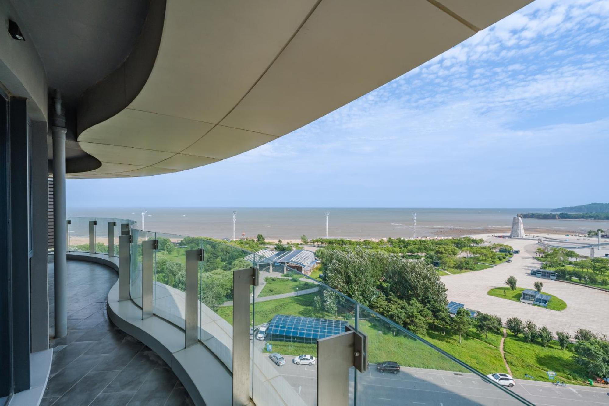One-Bedroom Suite with Sea View - Photo 3