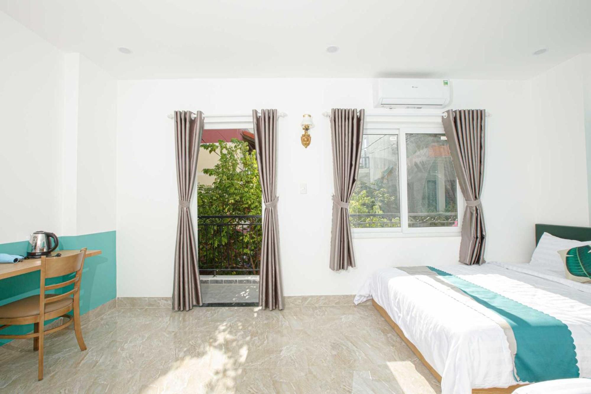 Family Room - Photo 4