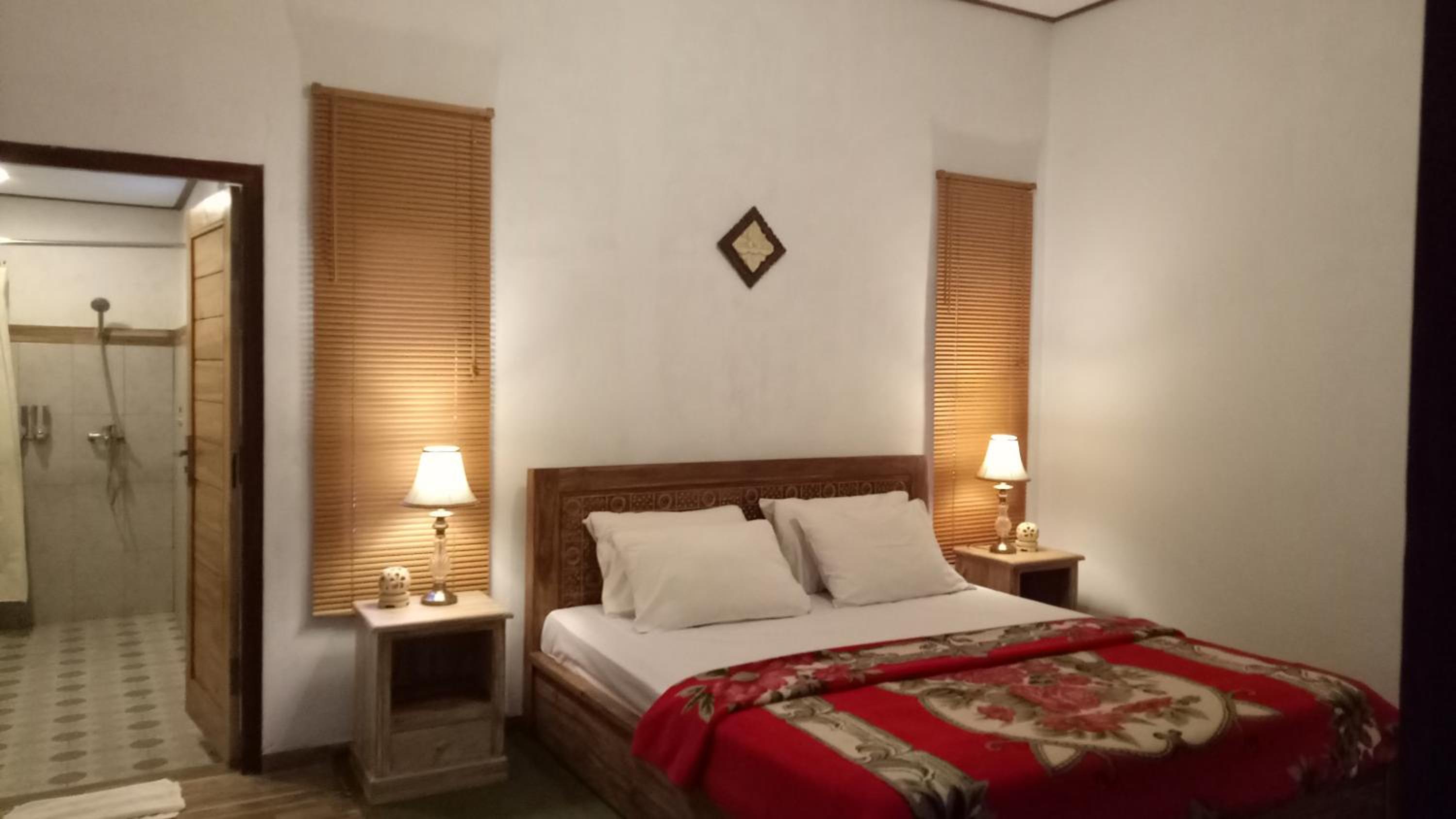 Double Room with Private Bathroom - Photo 12