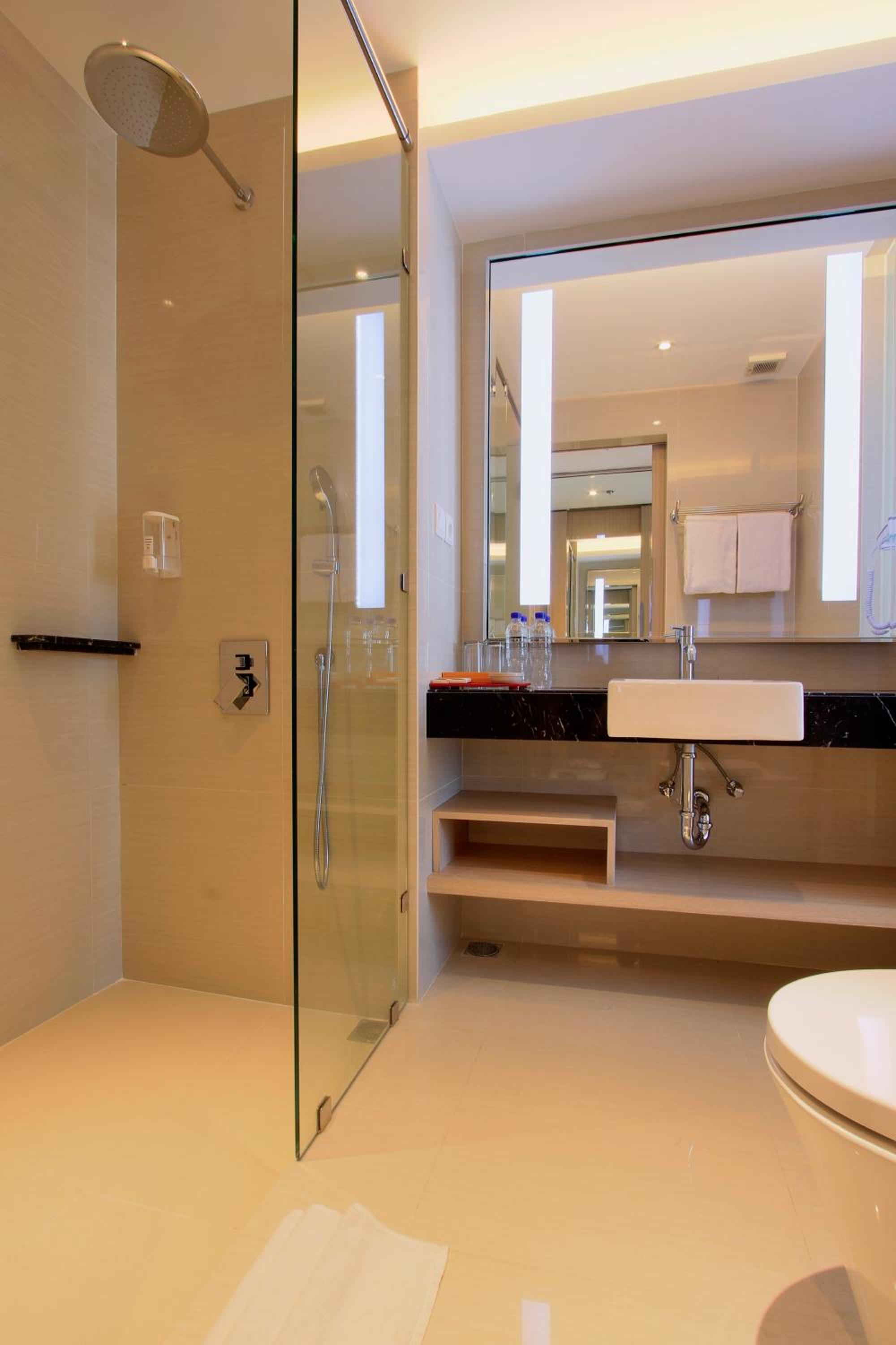 Special Offer - Transit Room (8 Hours Usage) photo 2