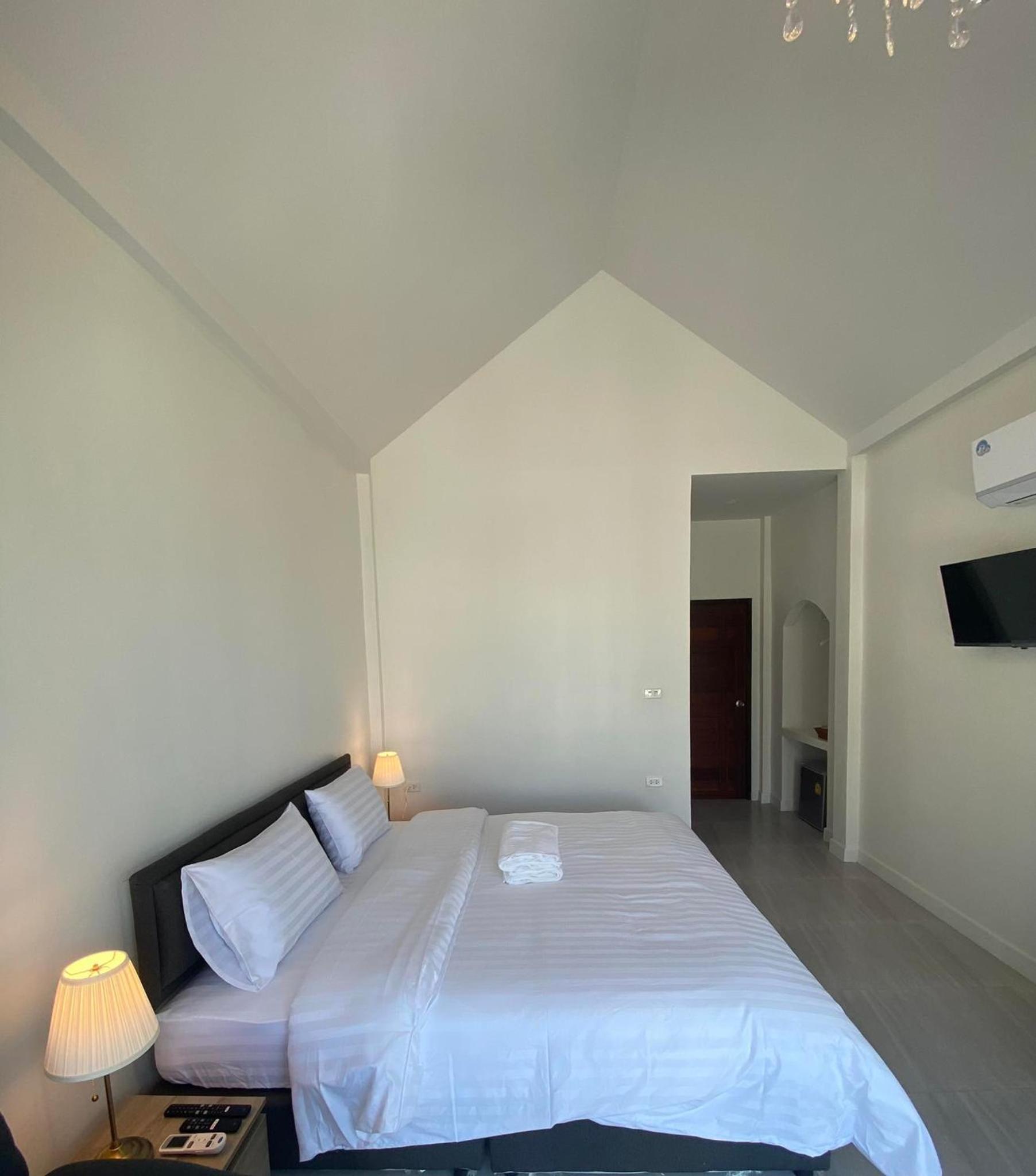 Double Room with Garden View - Photo 6