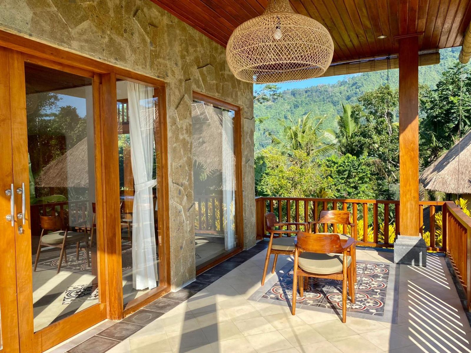 Deluxe Double Room with Balcony photo 3