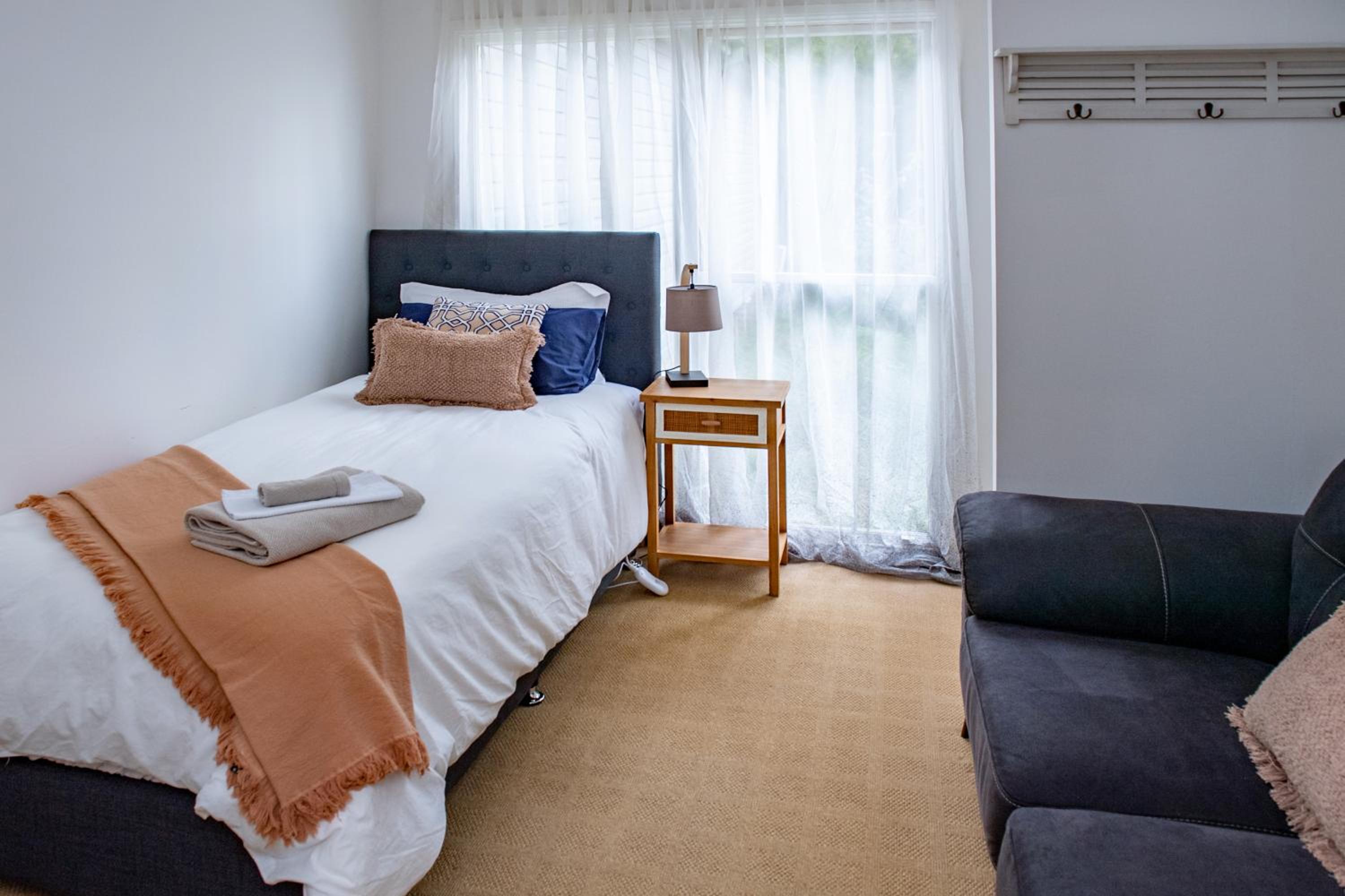 Six-Bedroom House photo 1