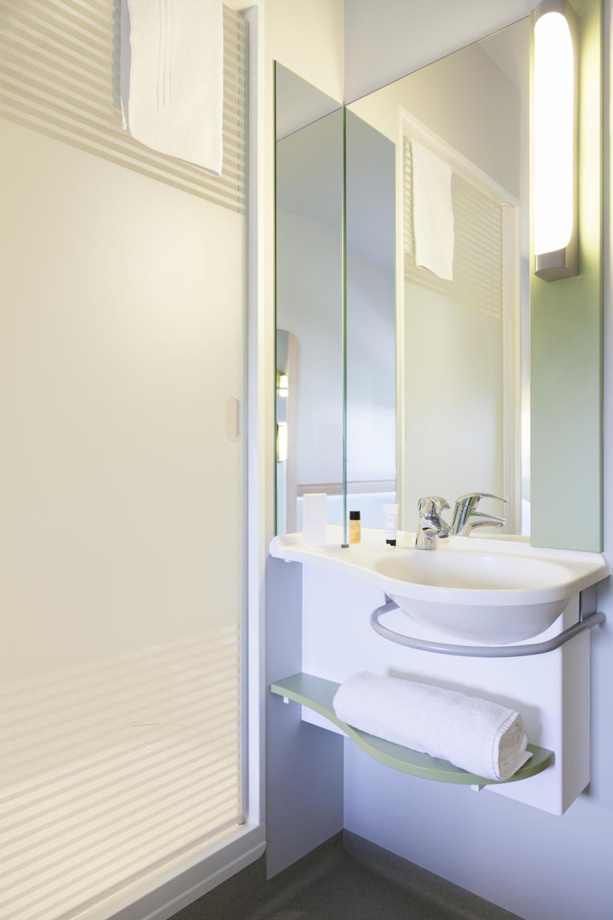 Standard Triple Room - Photo 13