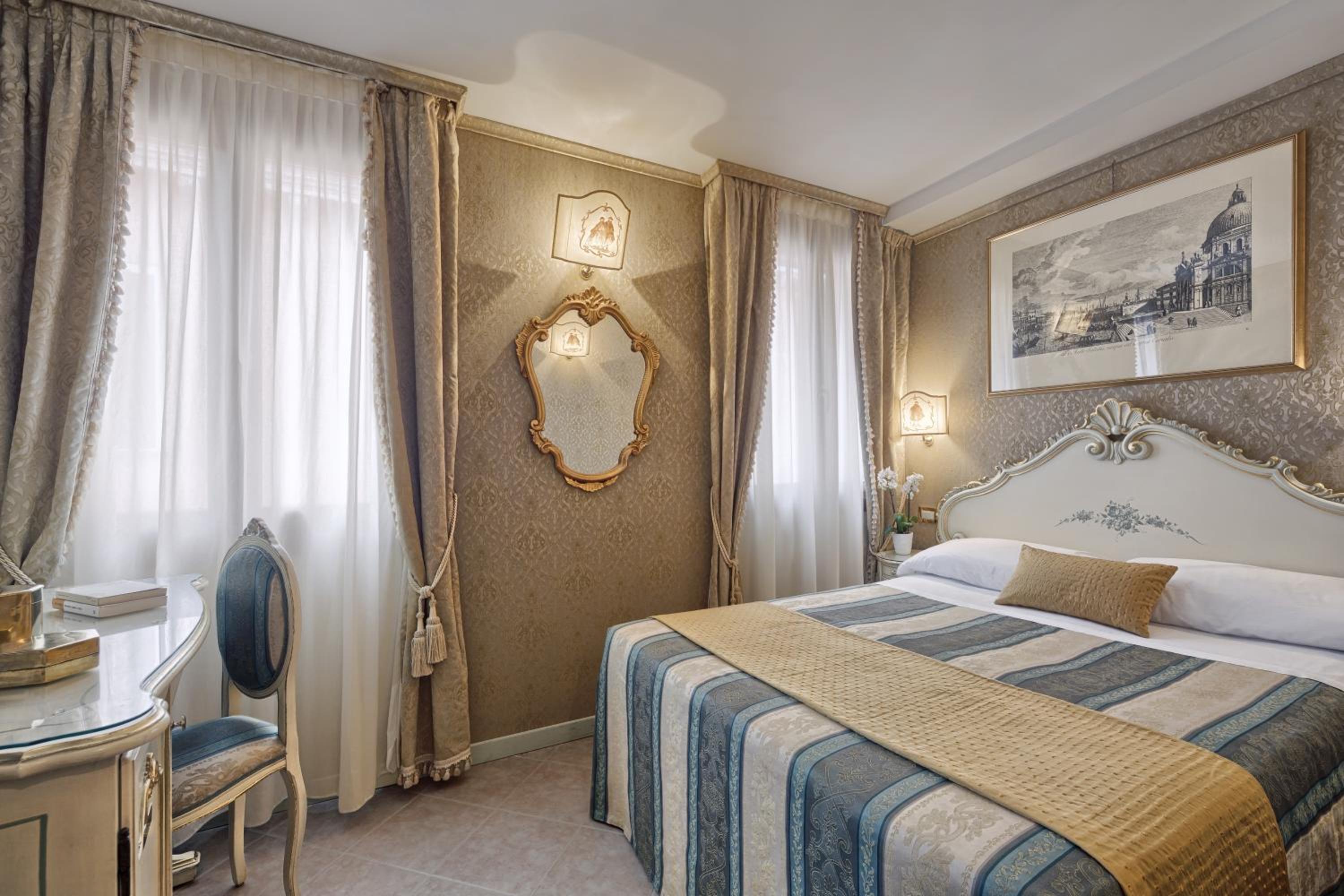 Double Room thumbnail 5