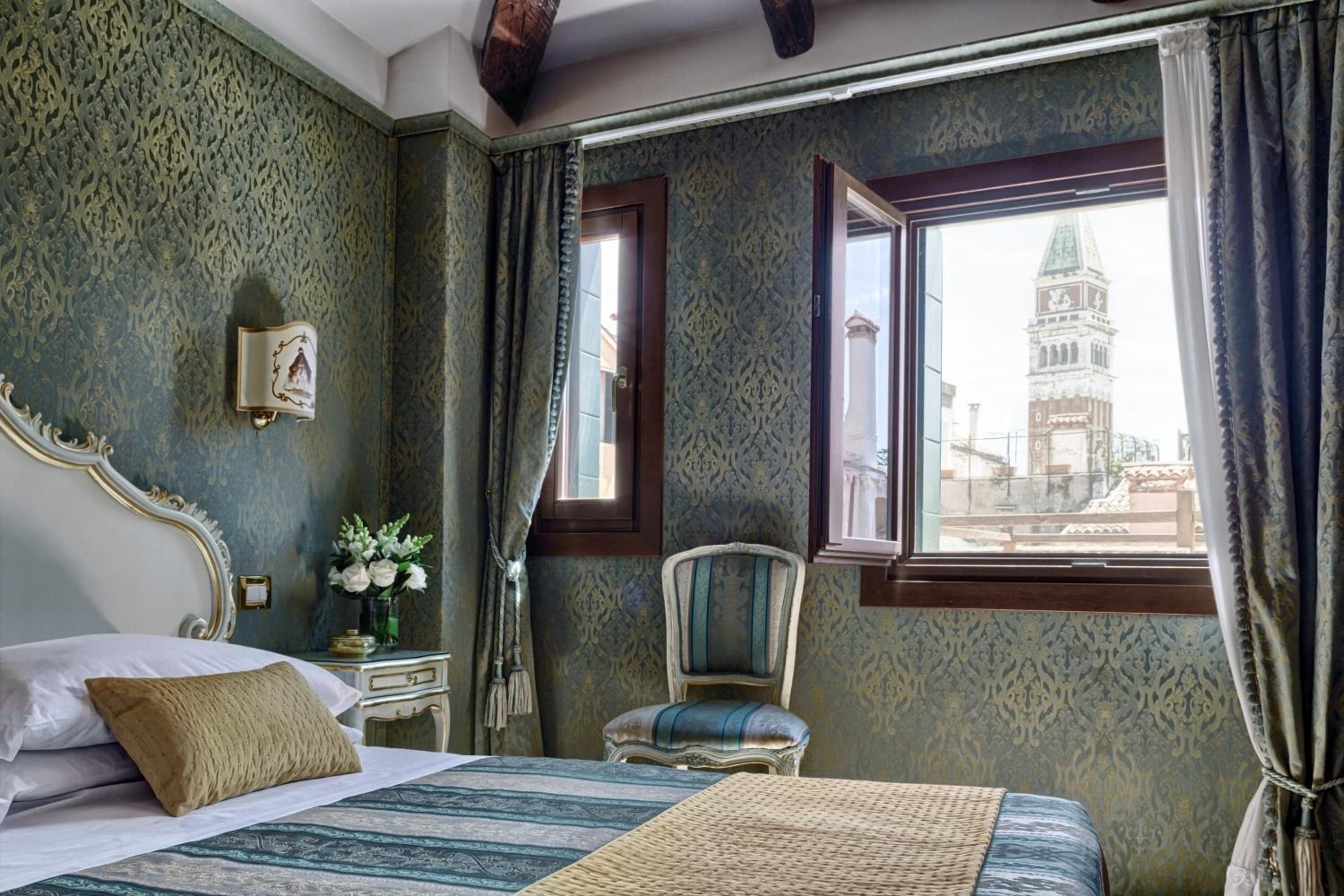 Triple Room thumbnail 5