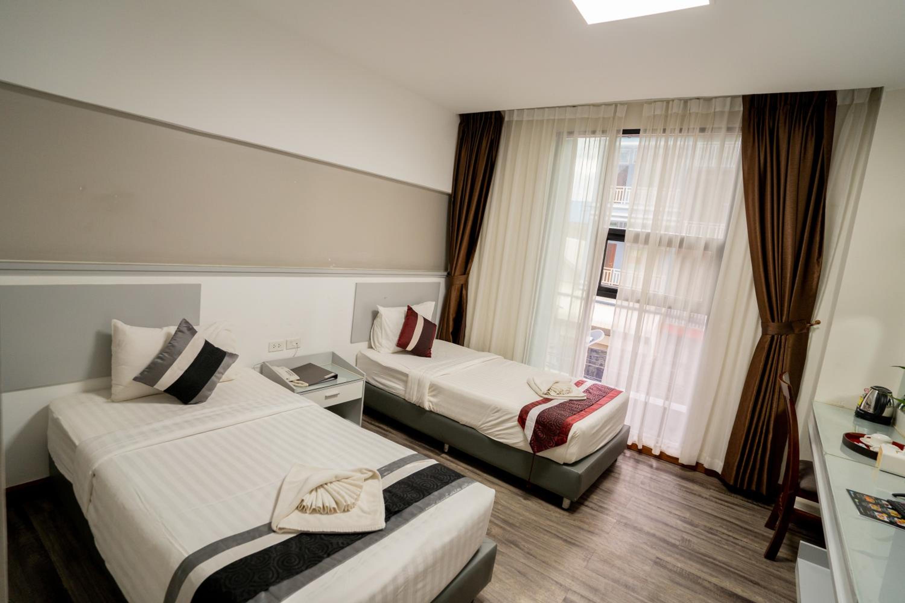 Deluxe Twin Room - Photo 18