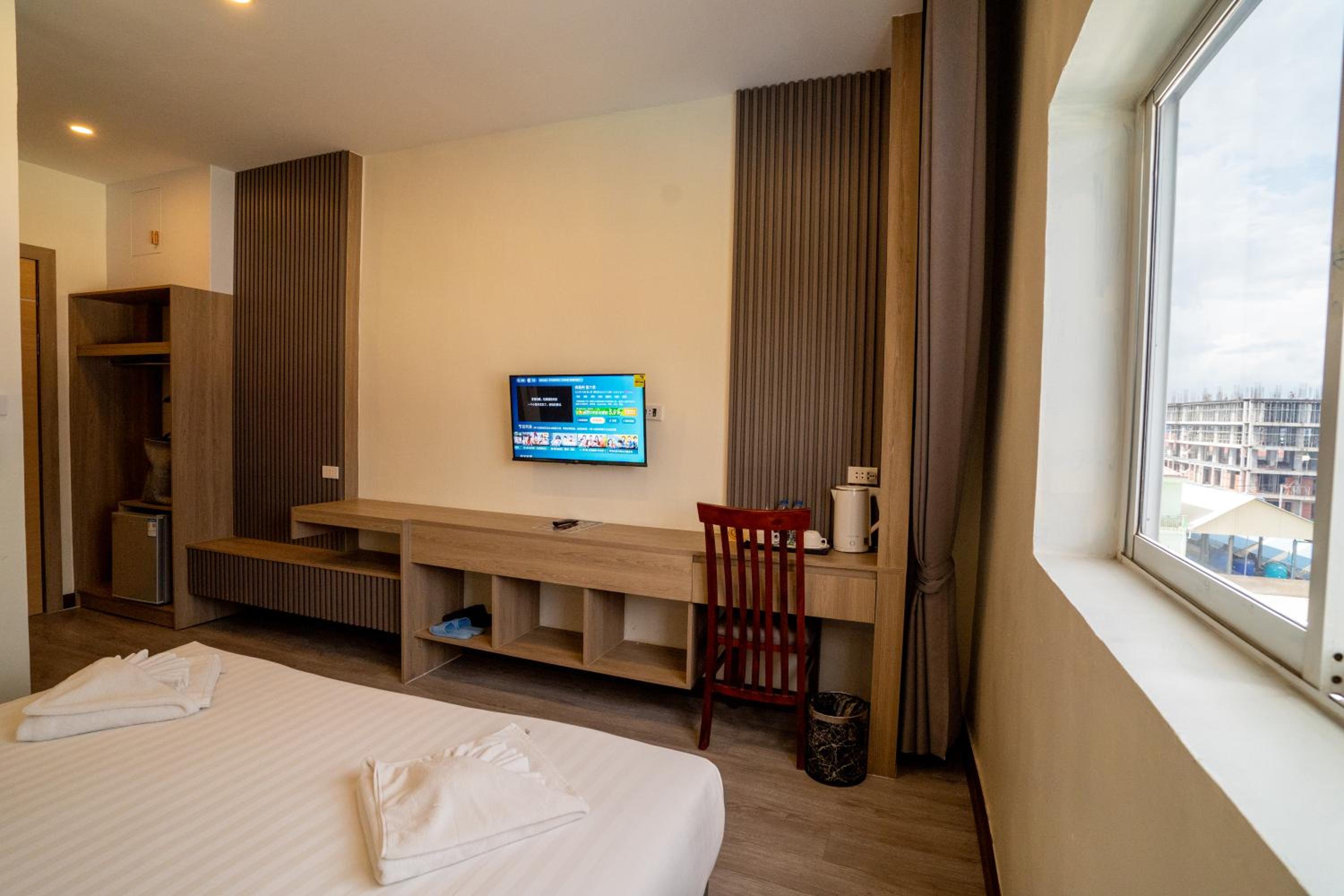 Deluxe King Room - Photo 19
